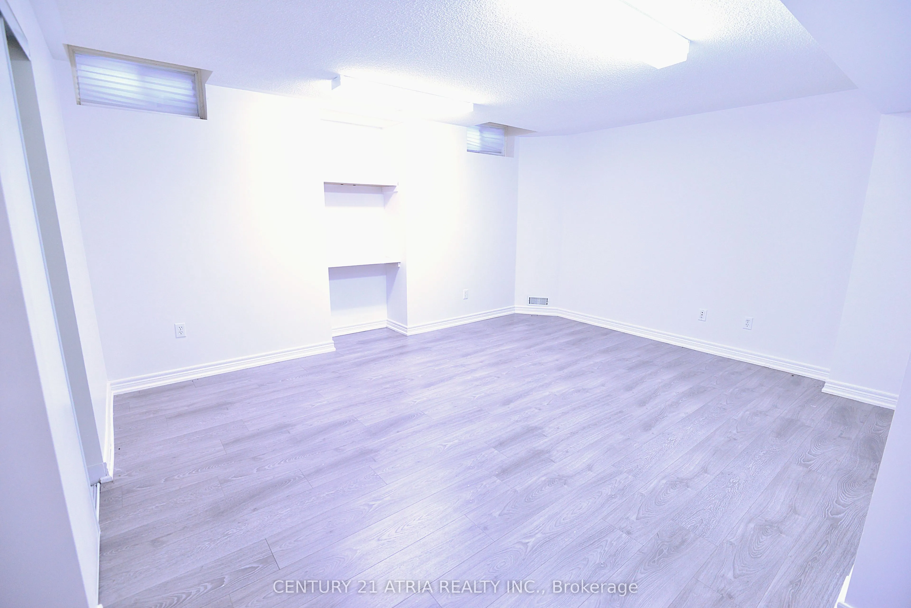 1093 Lamplight Way