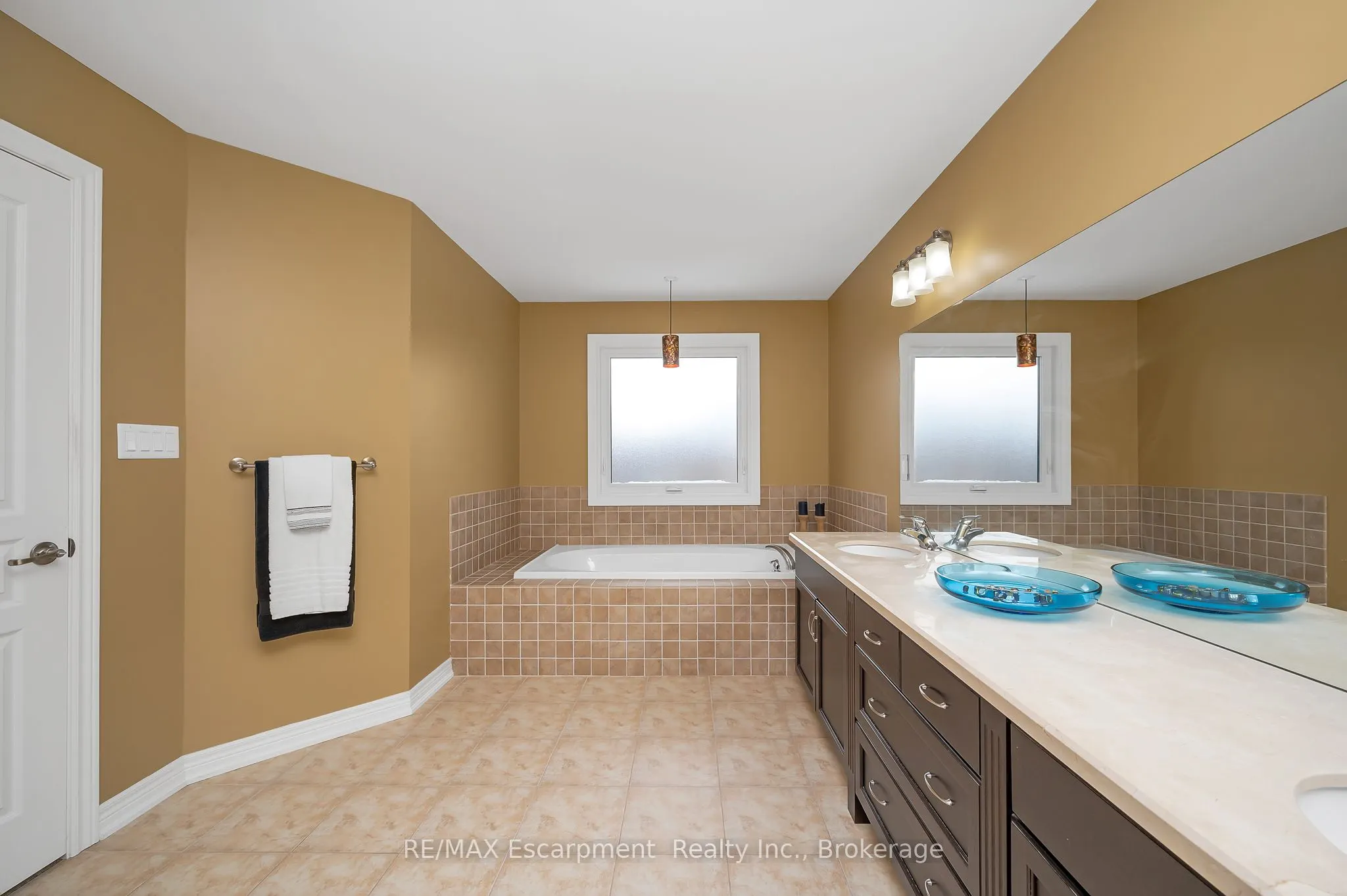 2360 Colonel William Parkway