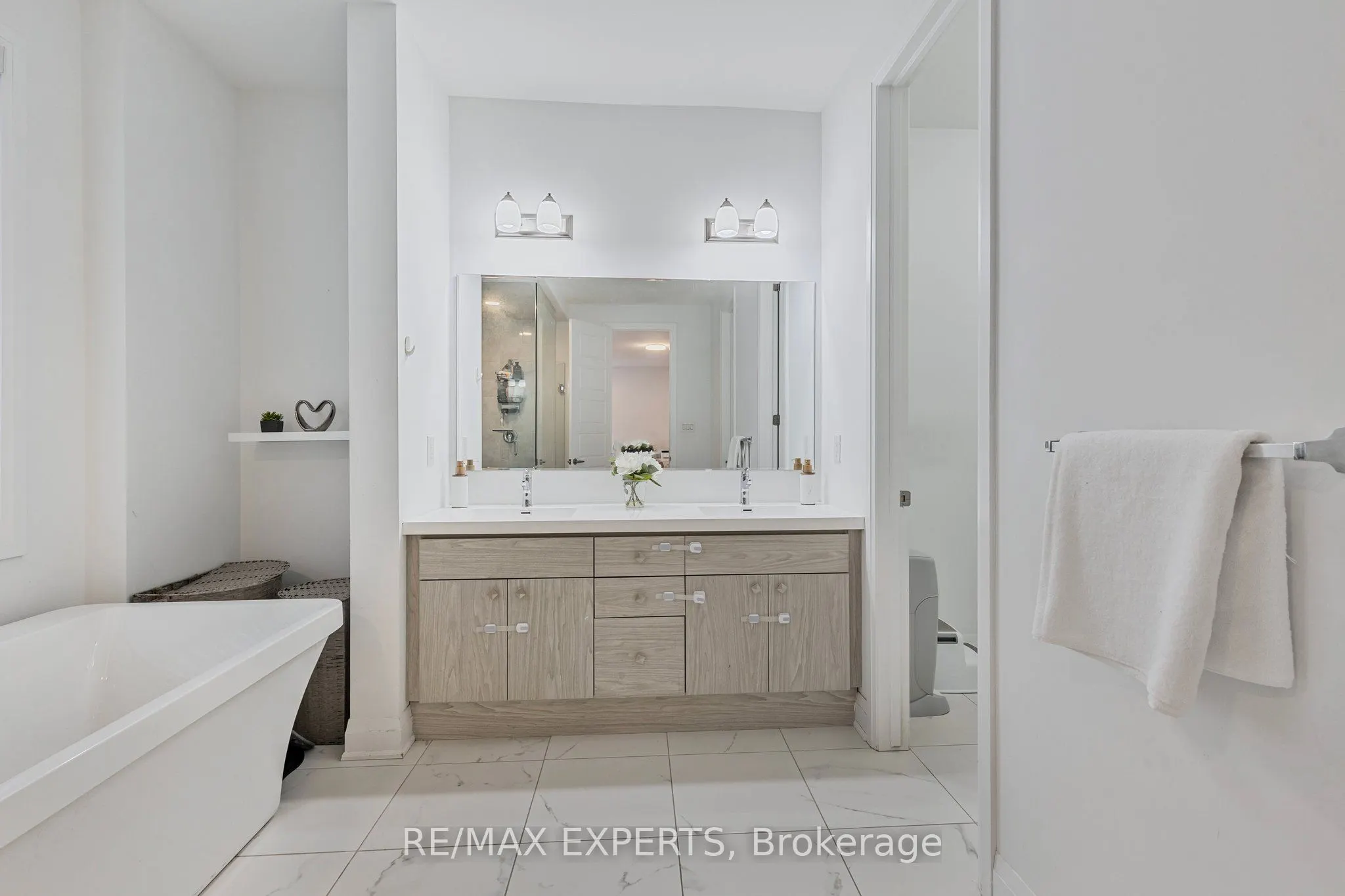 1411 Lobelia Crescent