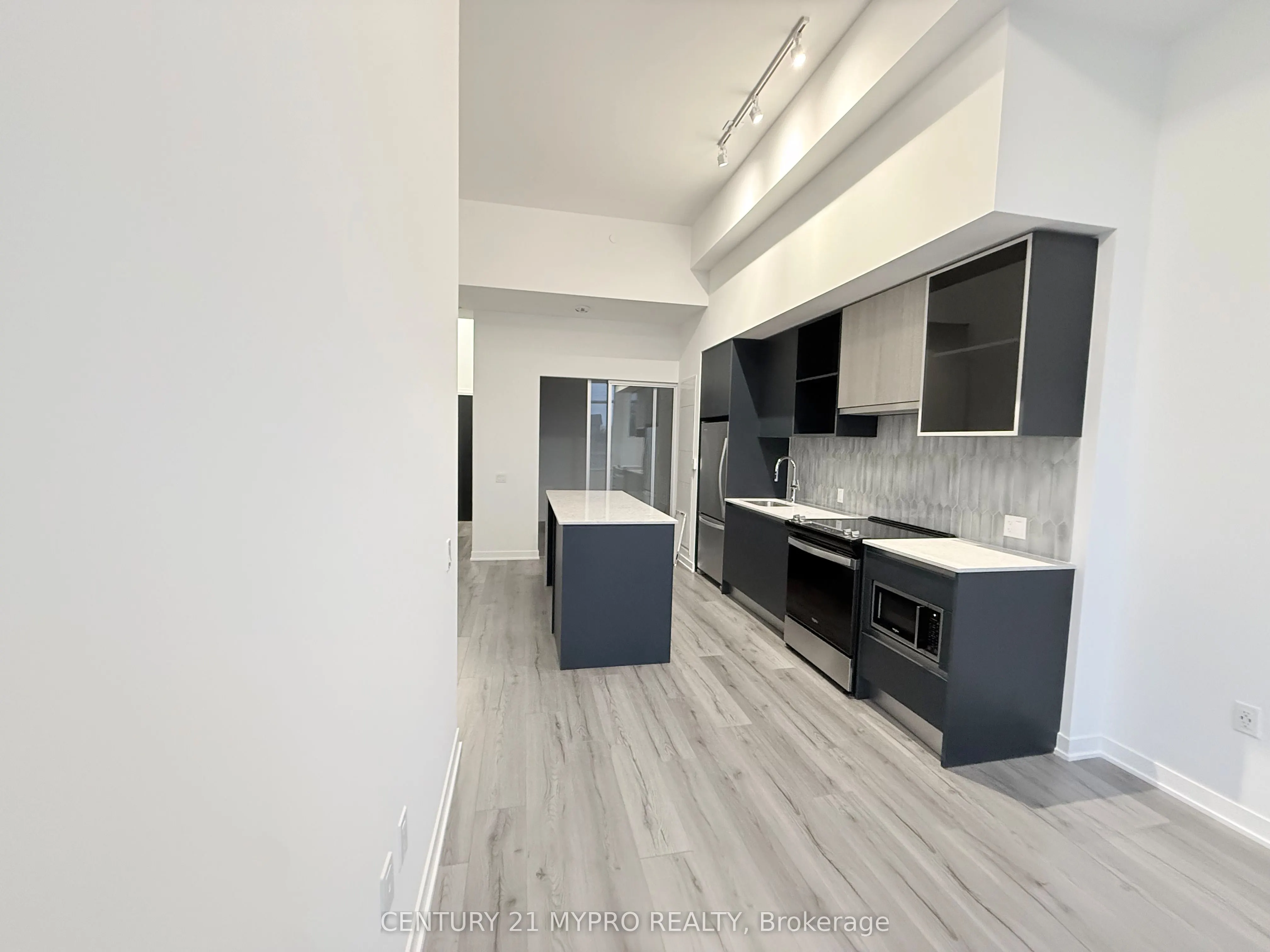 395 Dundas Street W #115