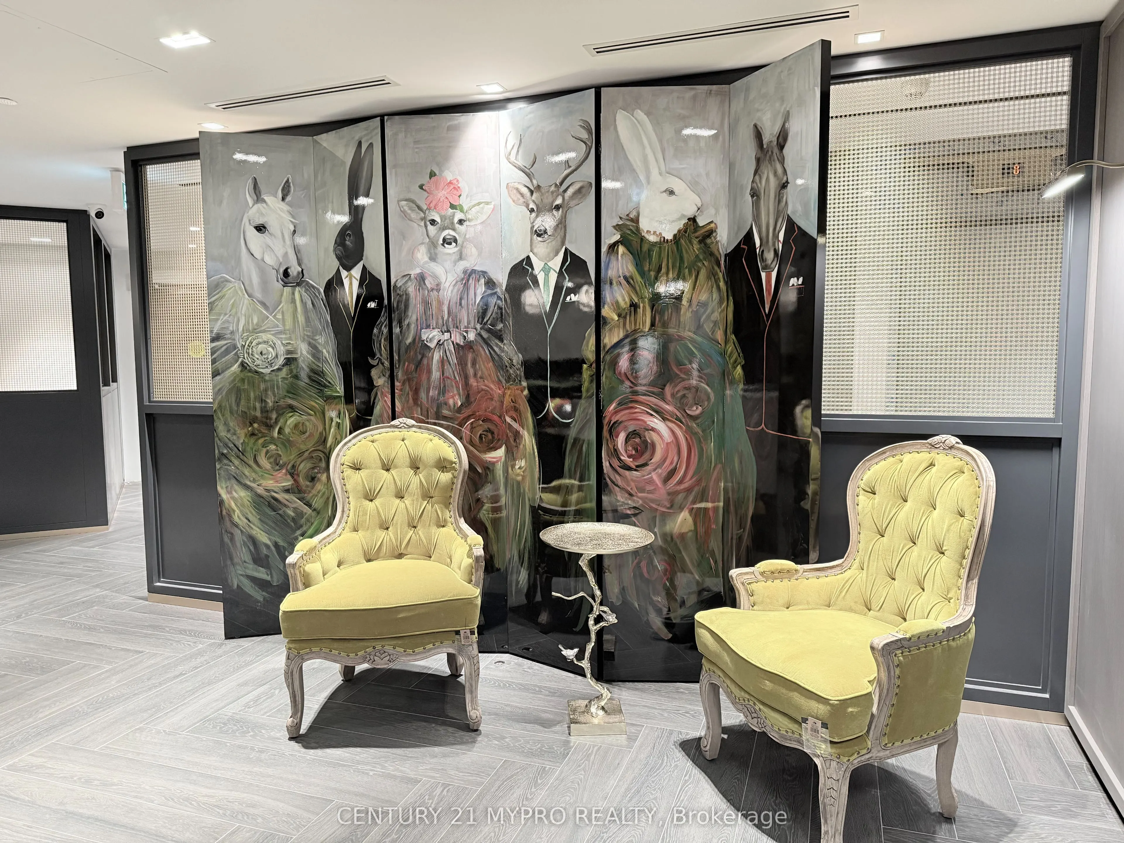 395 Dundas Street W #115