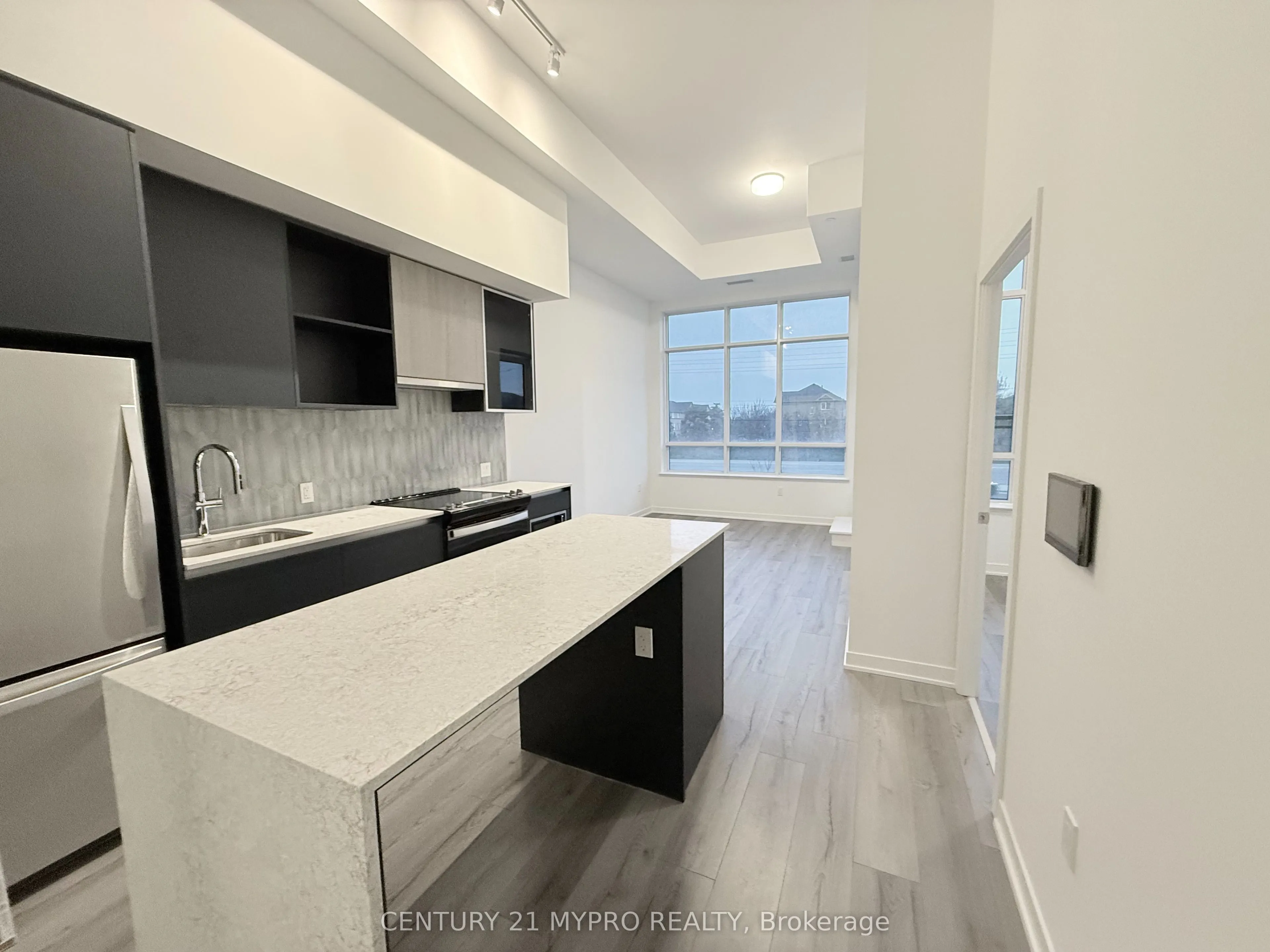 395 Dundas Street W #115