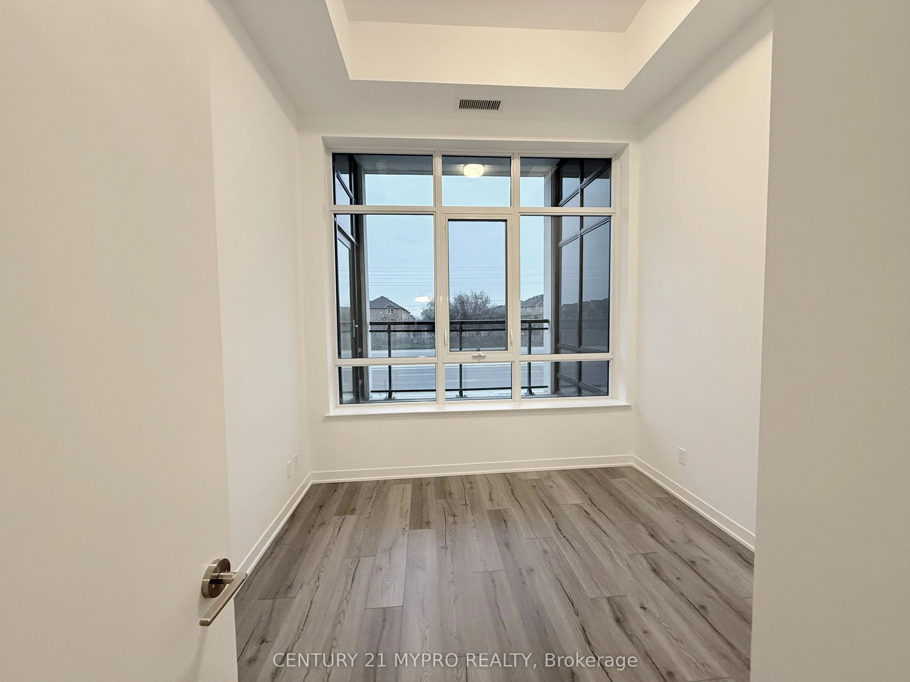 395 Dundas Street W #115