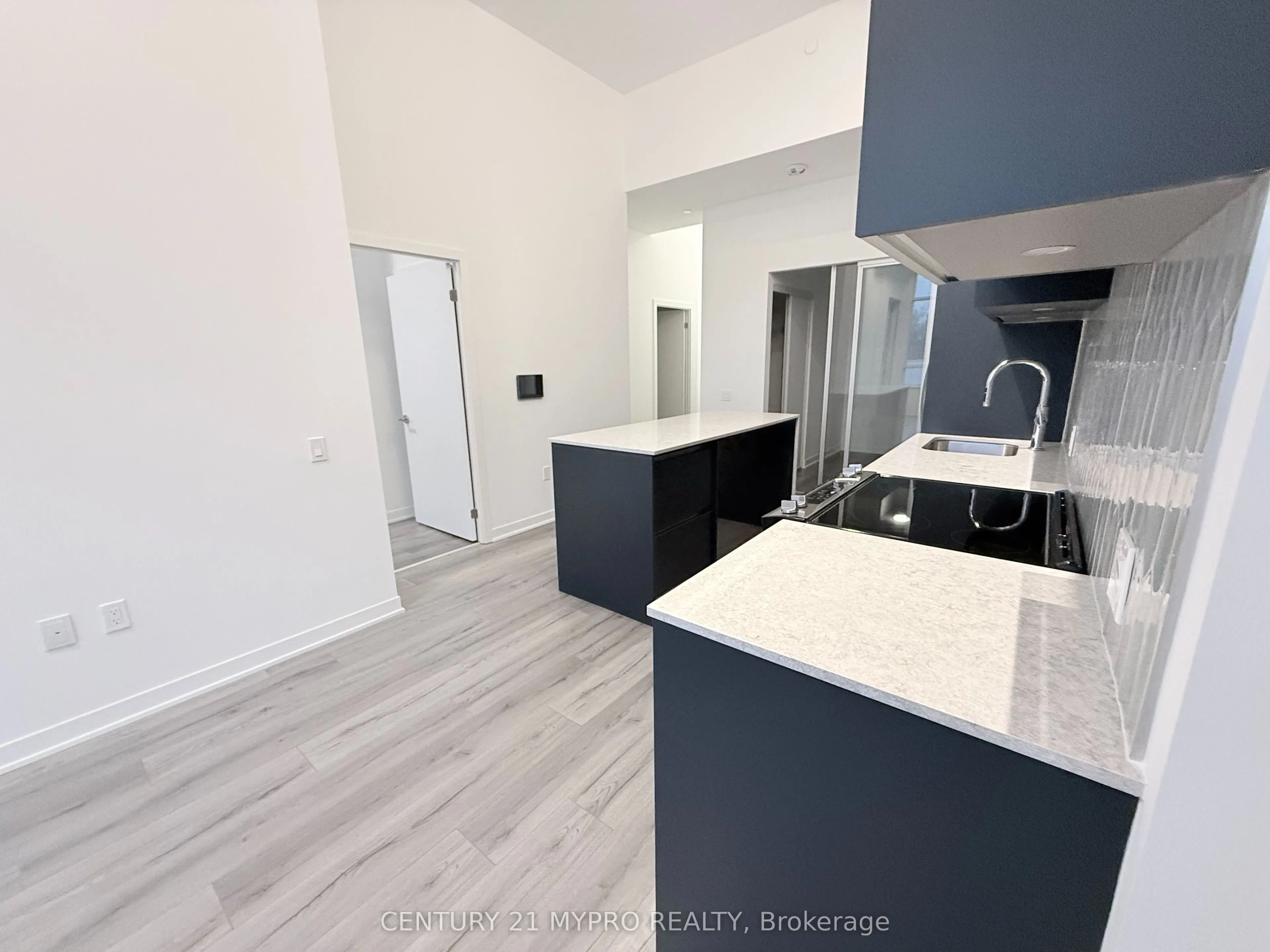 395 Dundas Street W #115