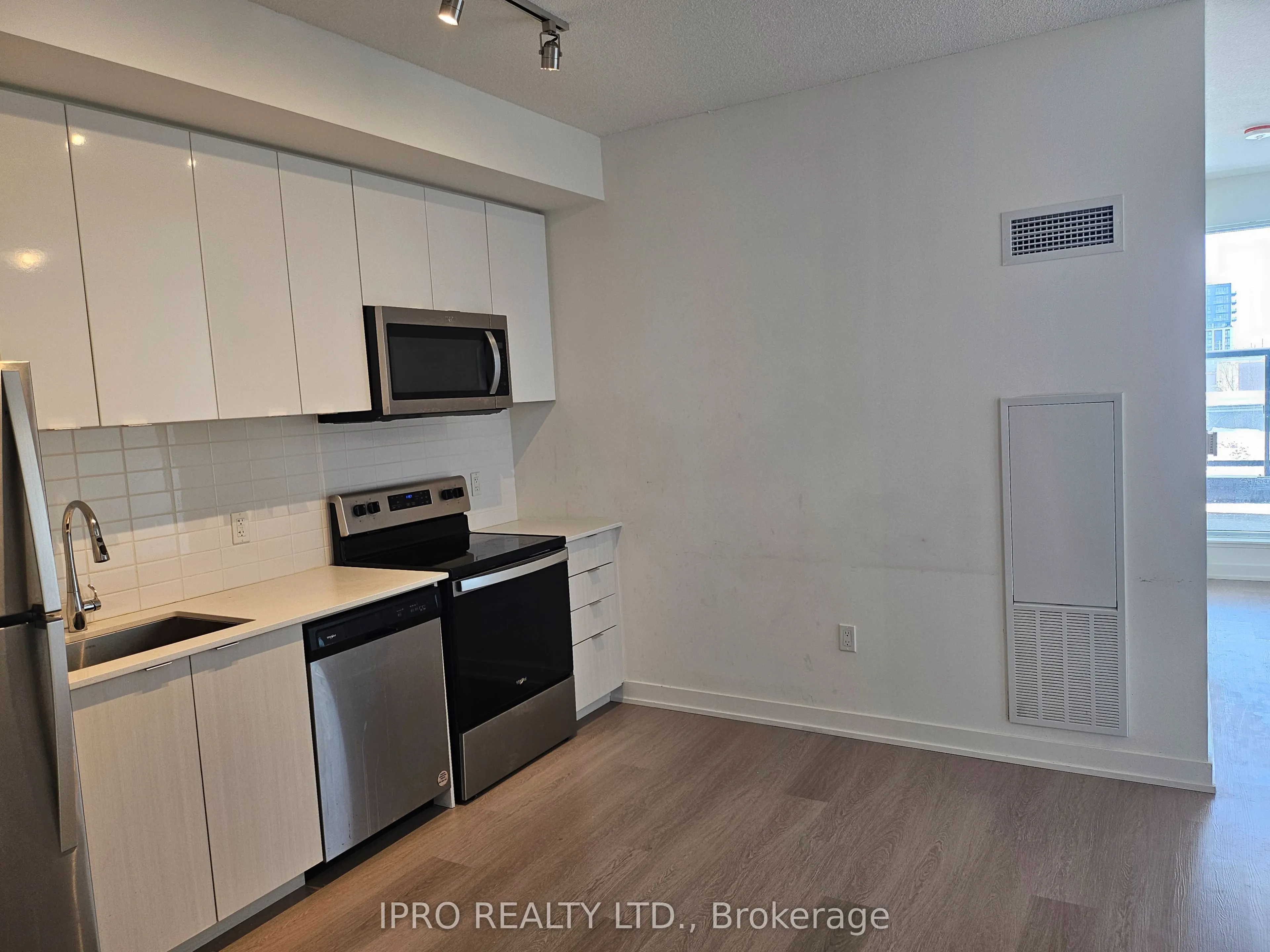859 The Queensway, #307