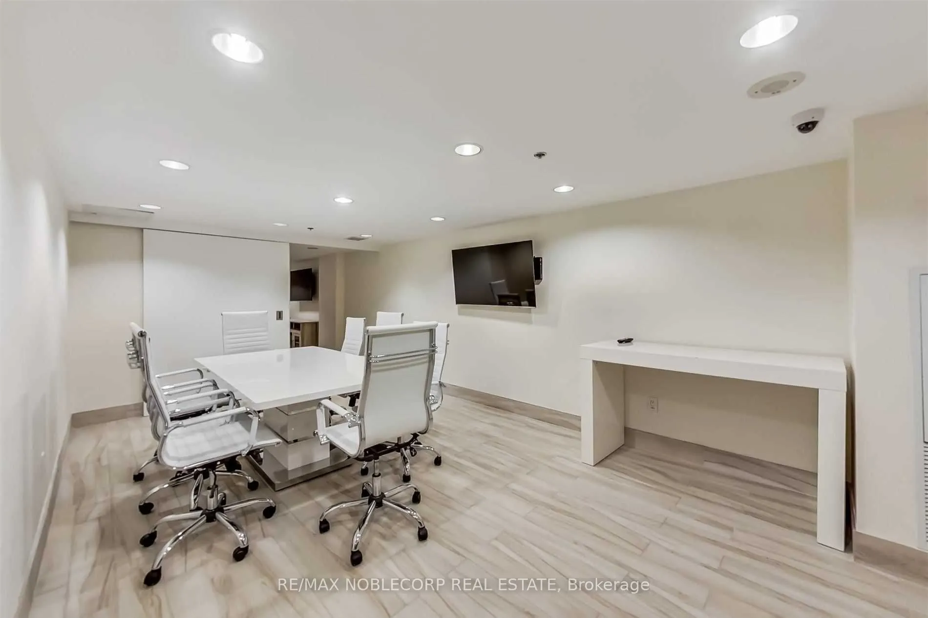 812 Lansdowne Avenue, #113
