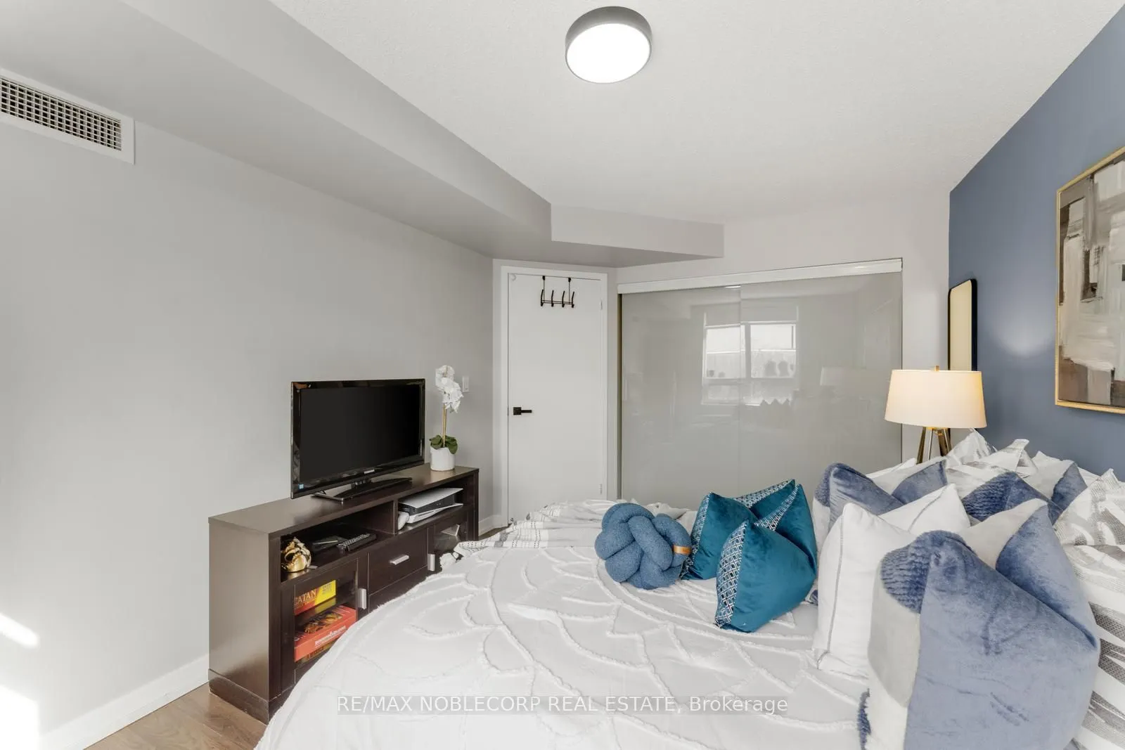 812 Lansdowne Avenue, #113