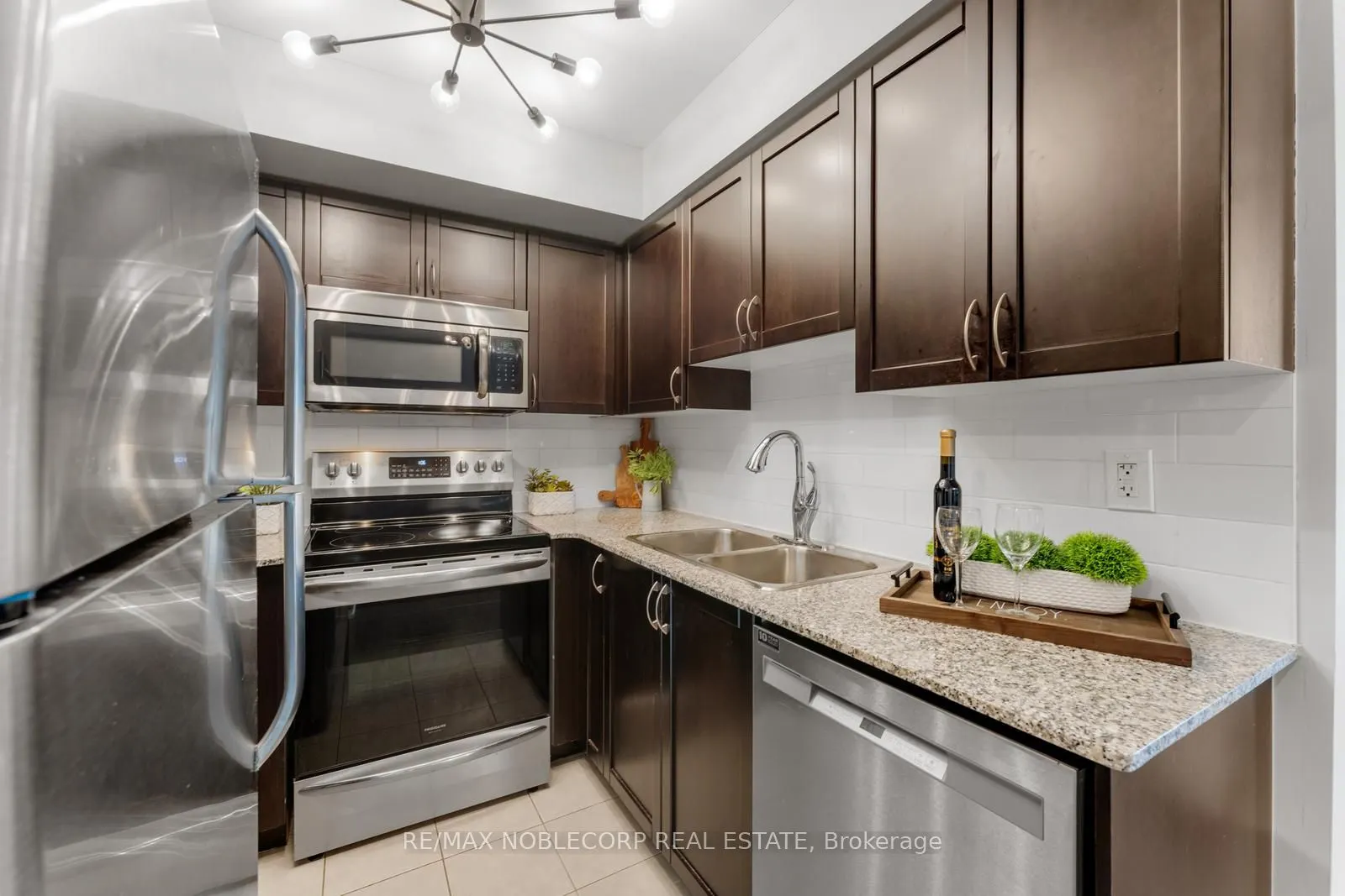 812 Lansdowne Avenue, #113