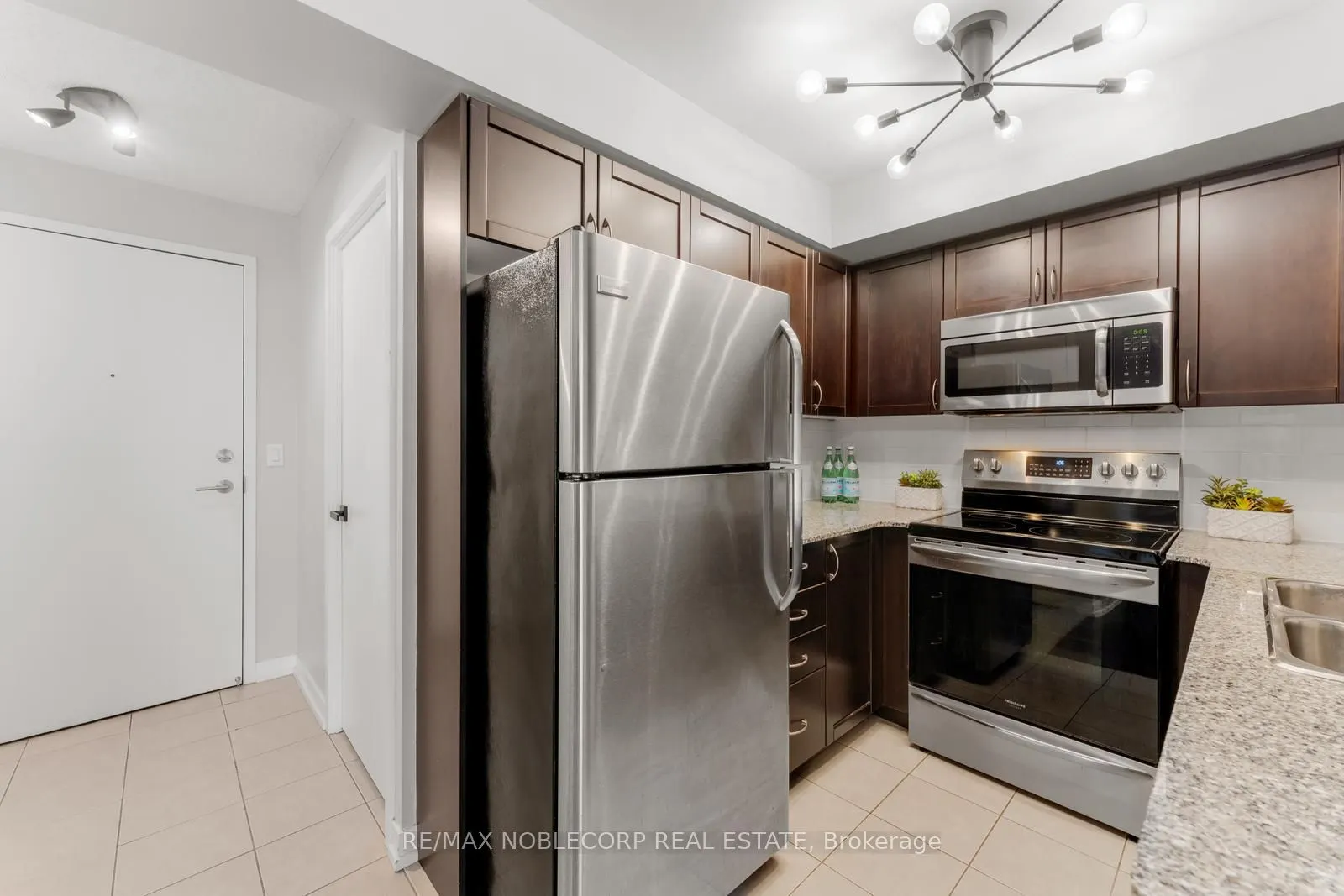 812 Lansdowne Avenue, #113