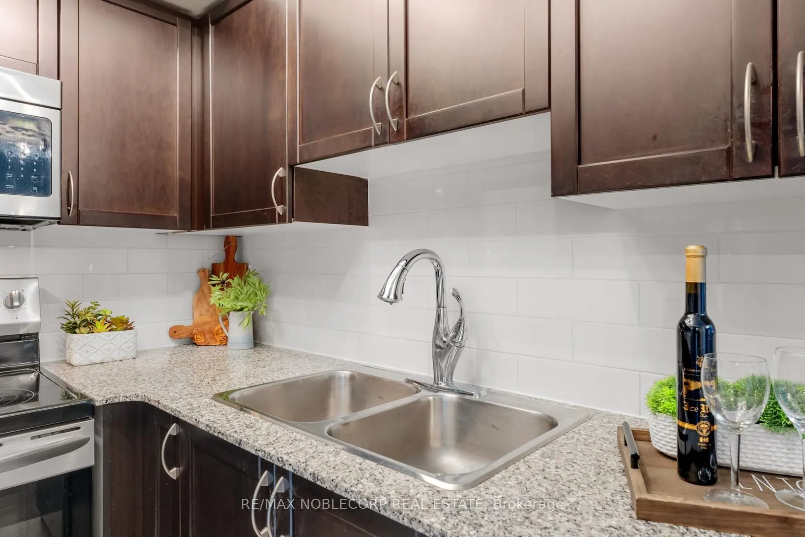 812 Lansdowne Avenue, #113
