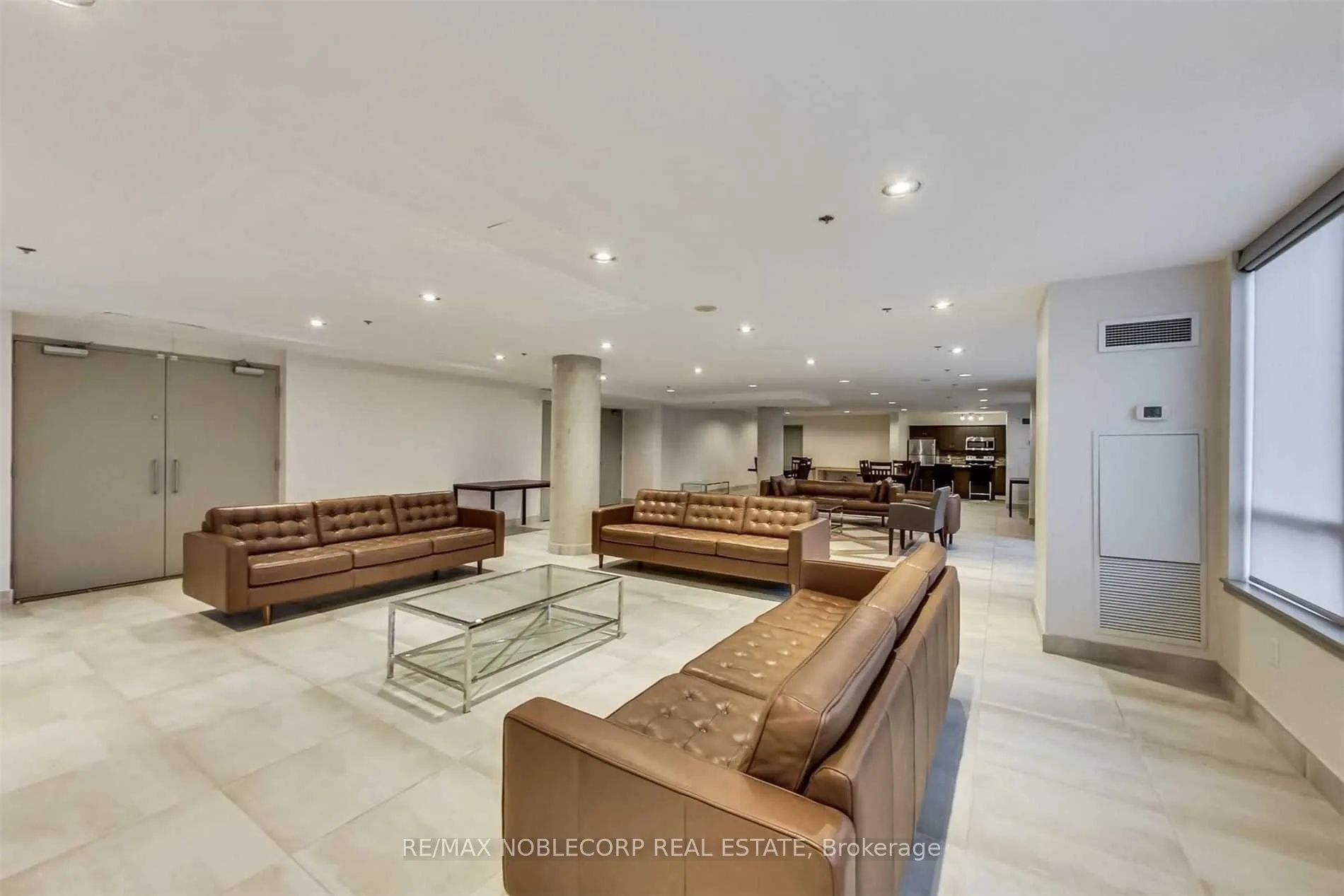 812 Lansdowne Avenue, #113