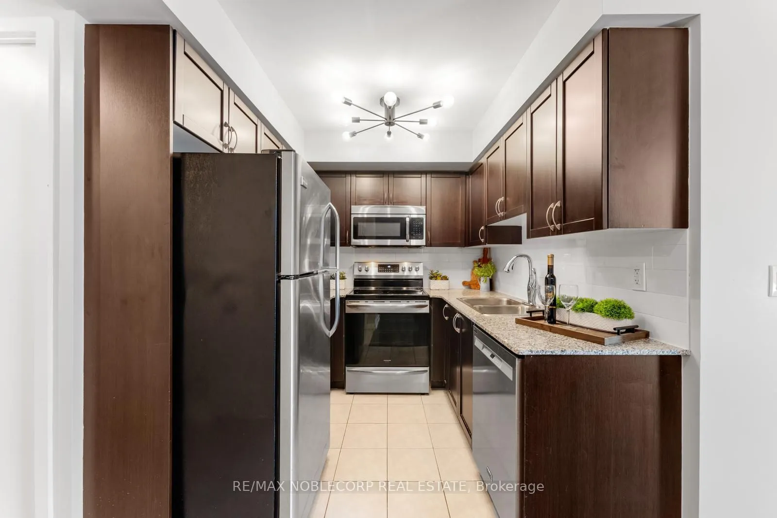 812 Lansdowne Avenue, #113