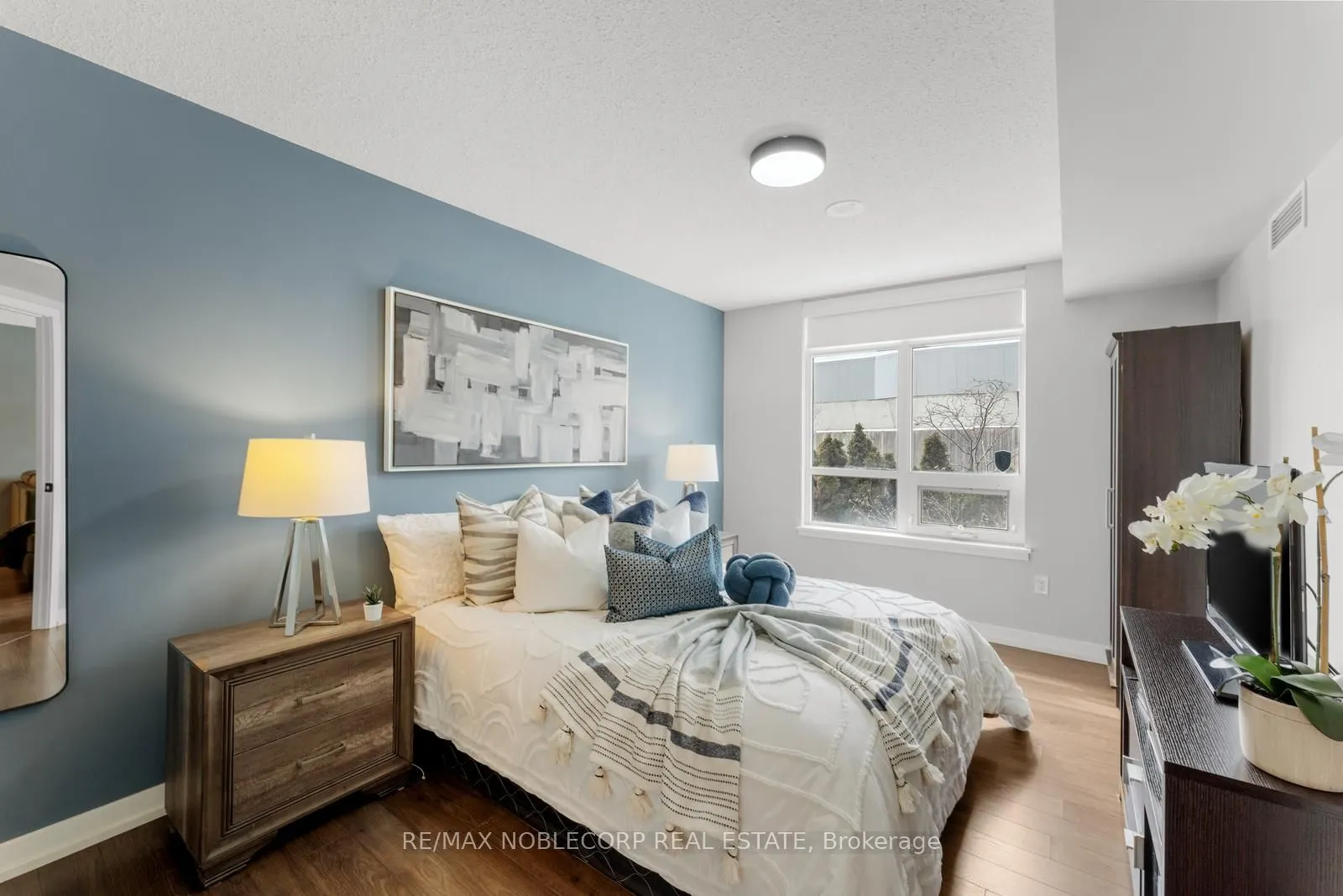 812 Lansdowne Avenue, #113