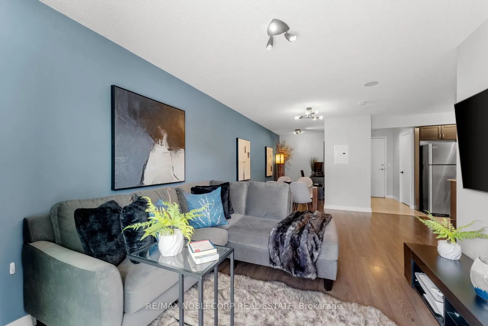 812 Lansdowne Avenue, #113