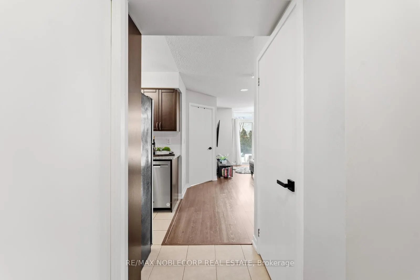 812 Lansdowne Avenue, #113