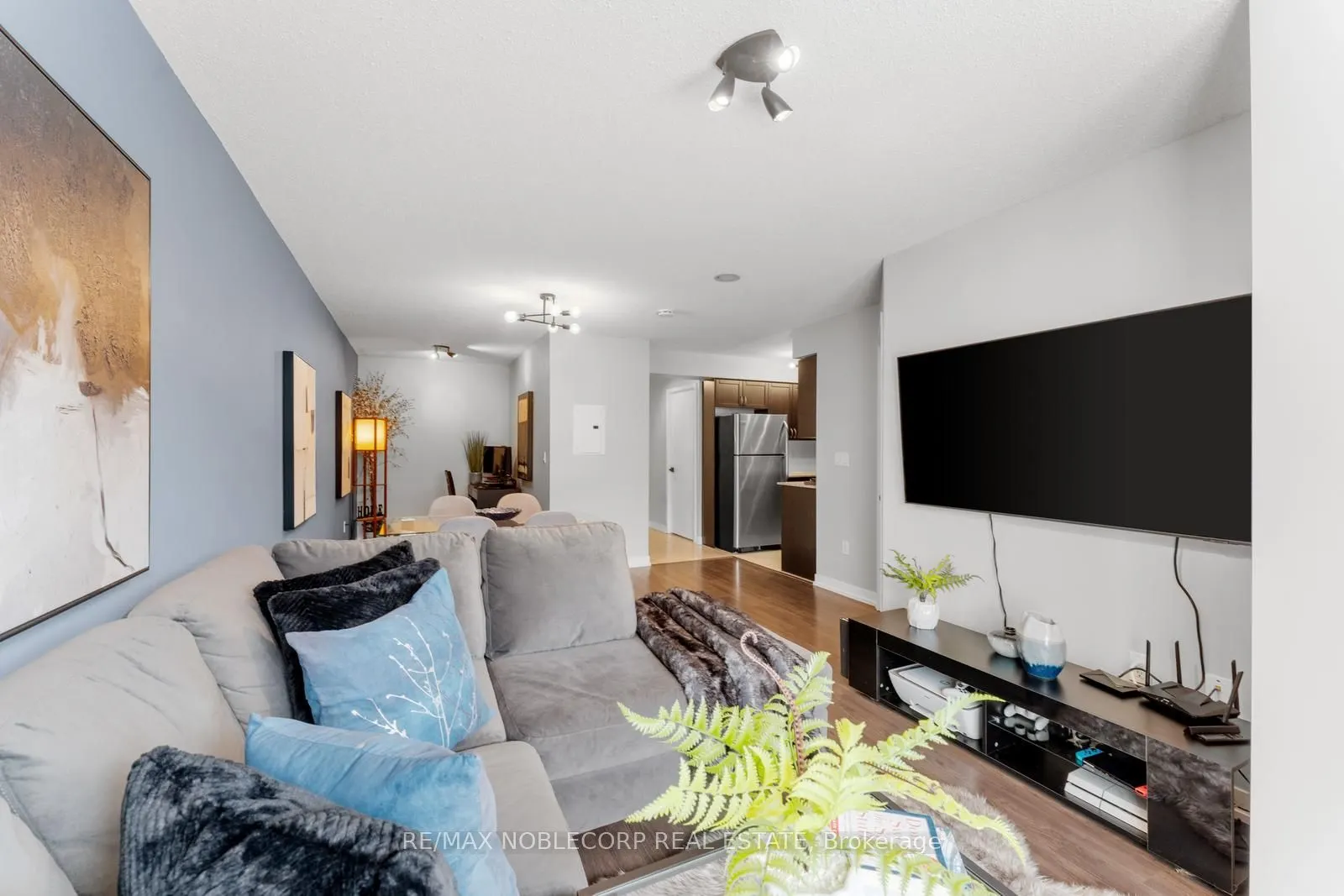 812 Lansdowne Avenue, #113