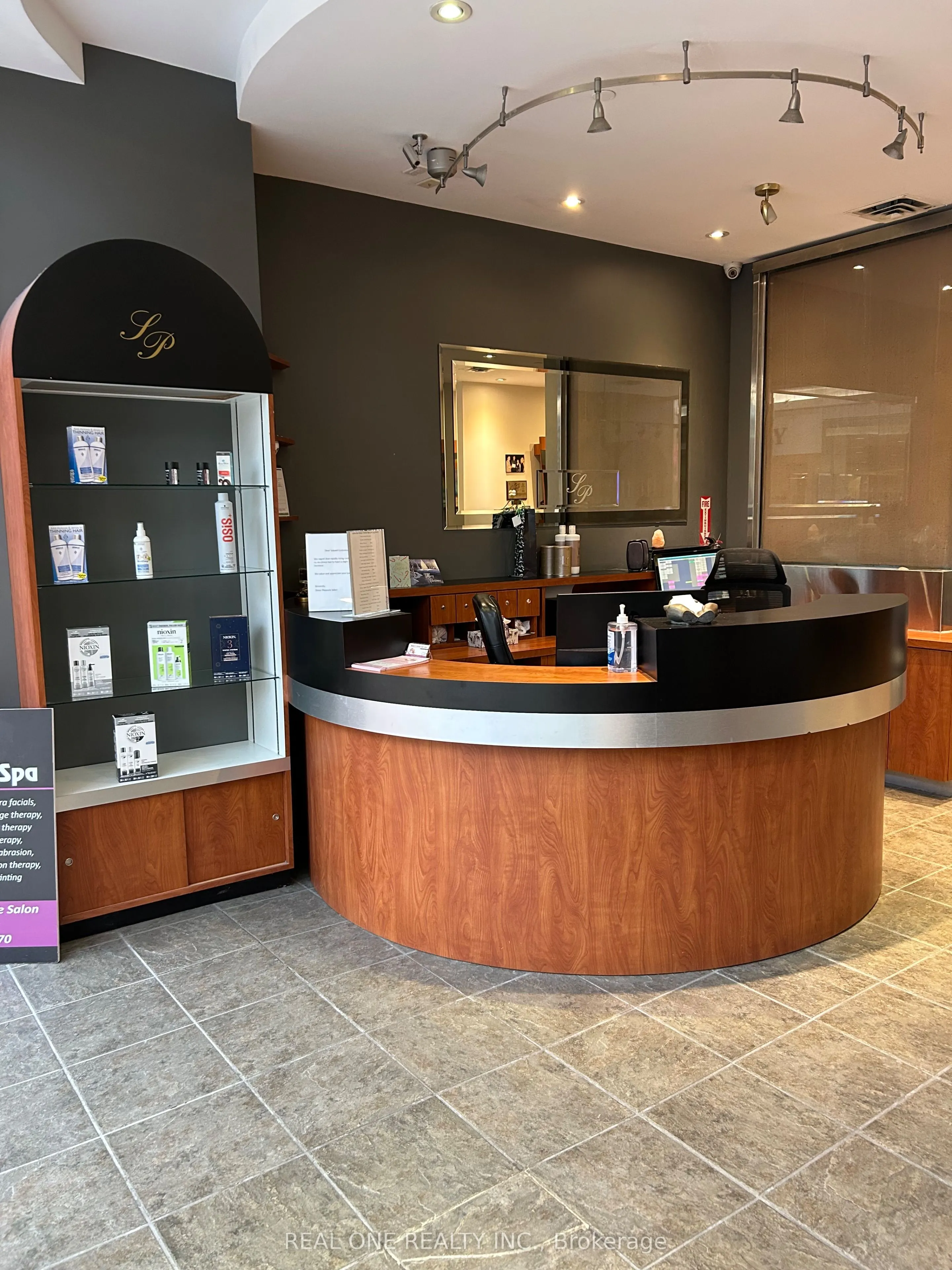 55 Ontario Street S, #15/16