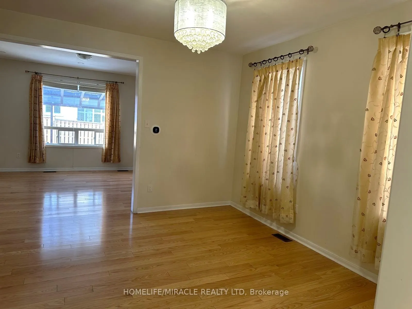 6 Coachlight Crescent