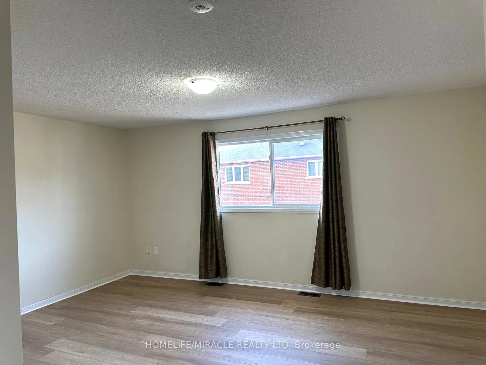 6 Coachlight Crescent
