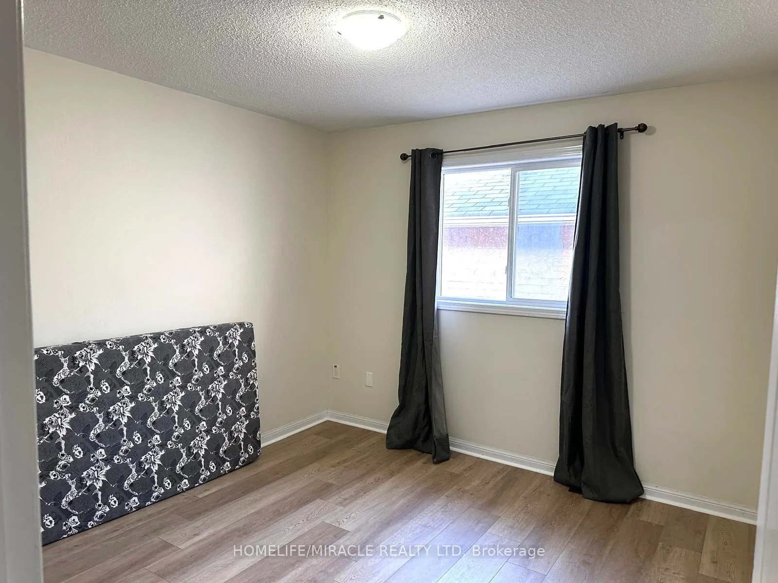 6 Coachlight Crescent