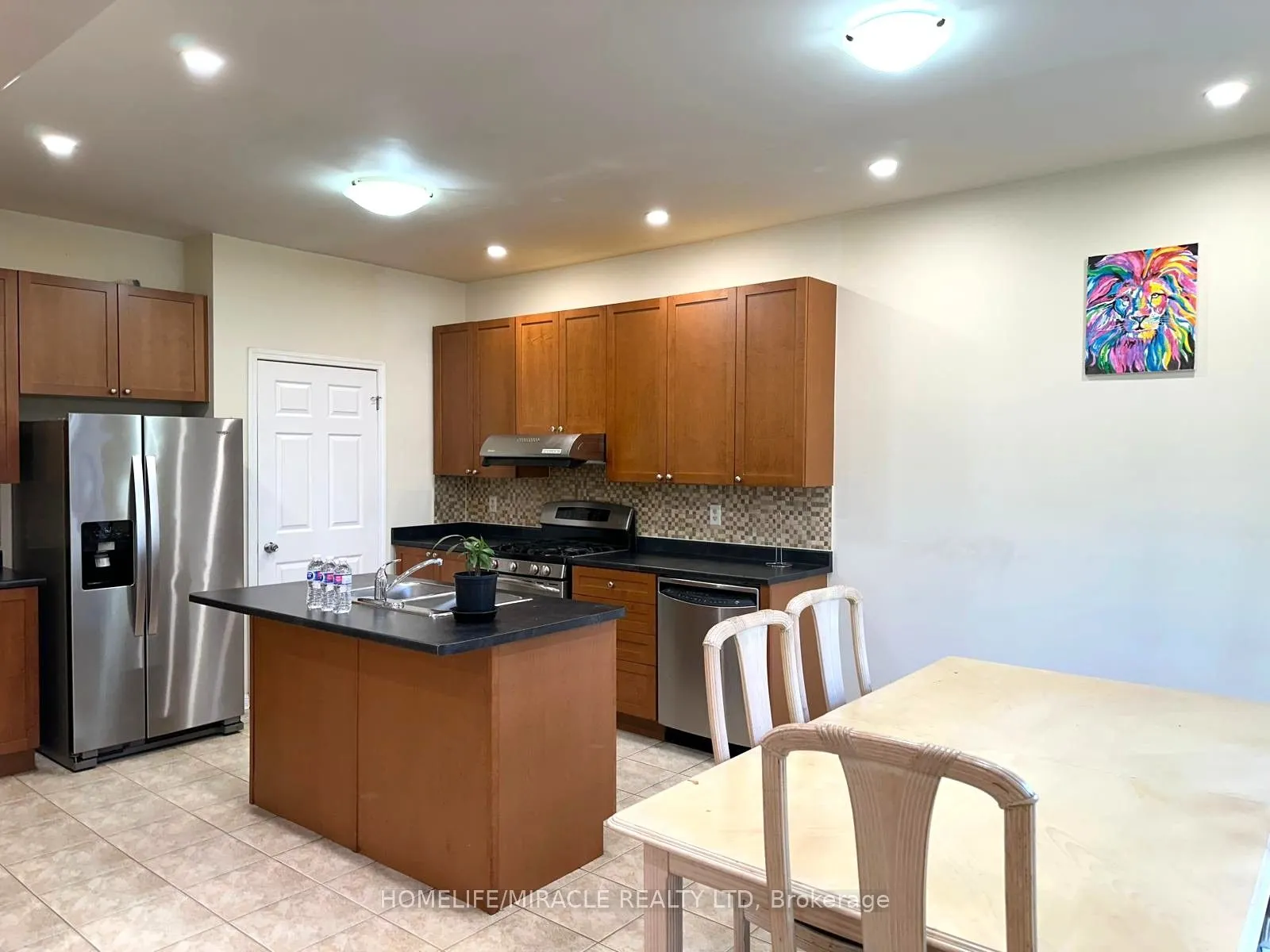 6 Coachlight Crescent