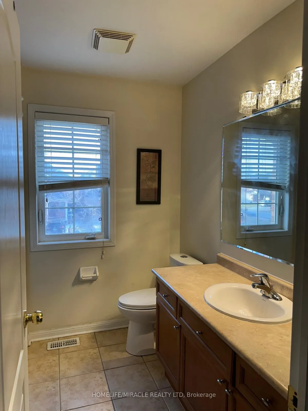 6 Coachlight Crescent