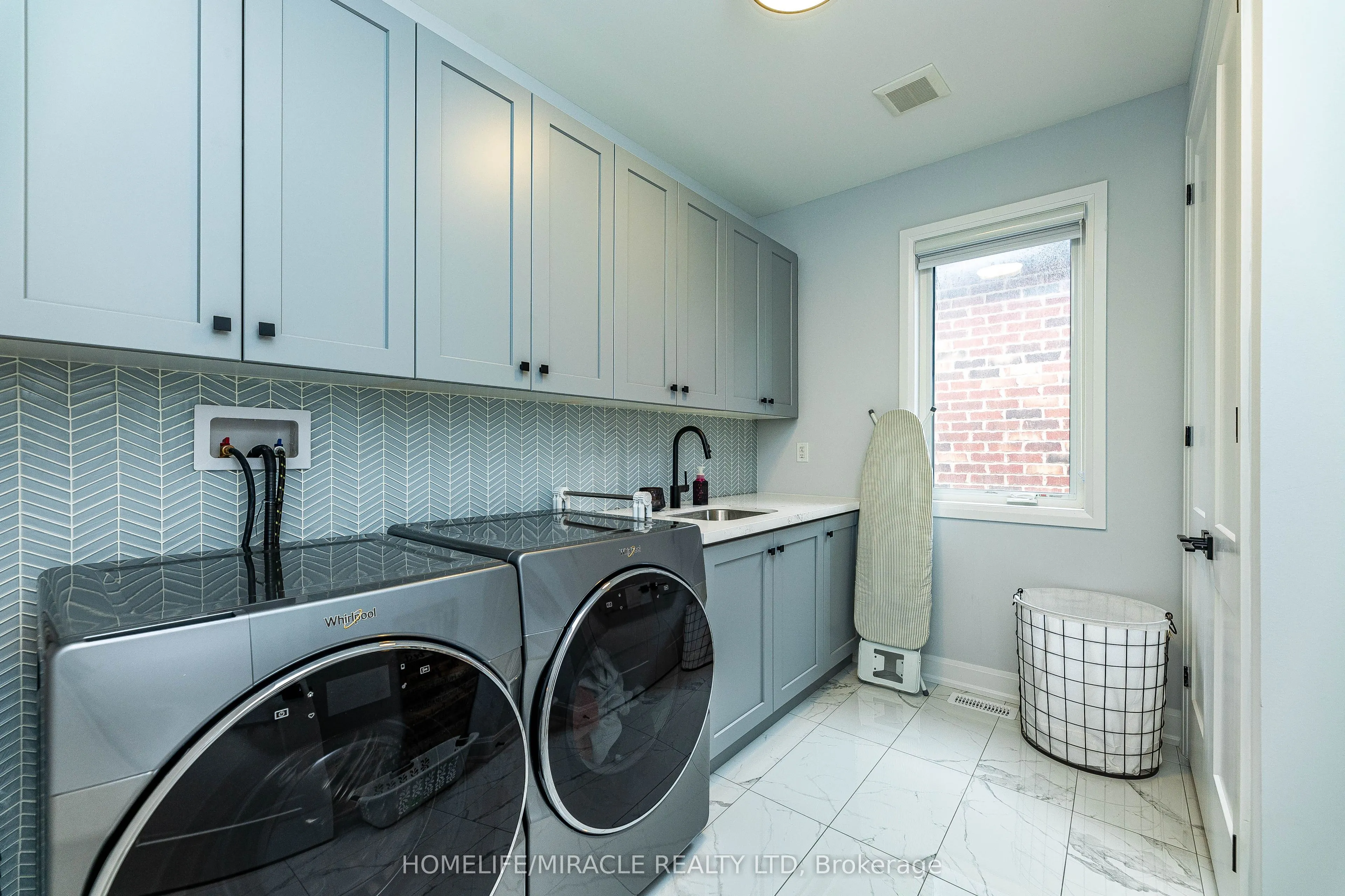 1428 Ford Strathy Crescent