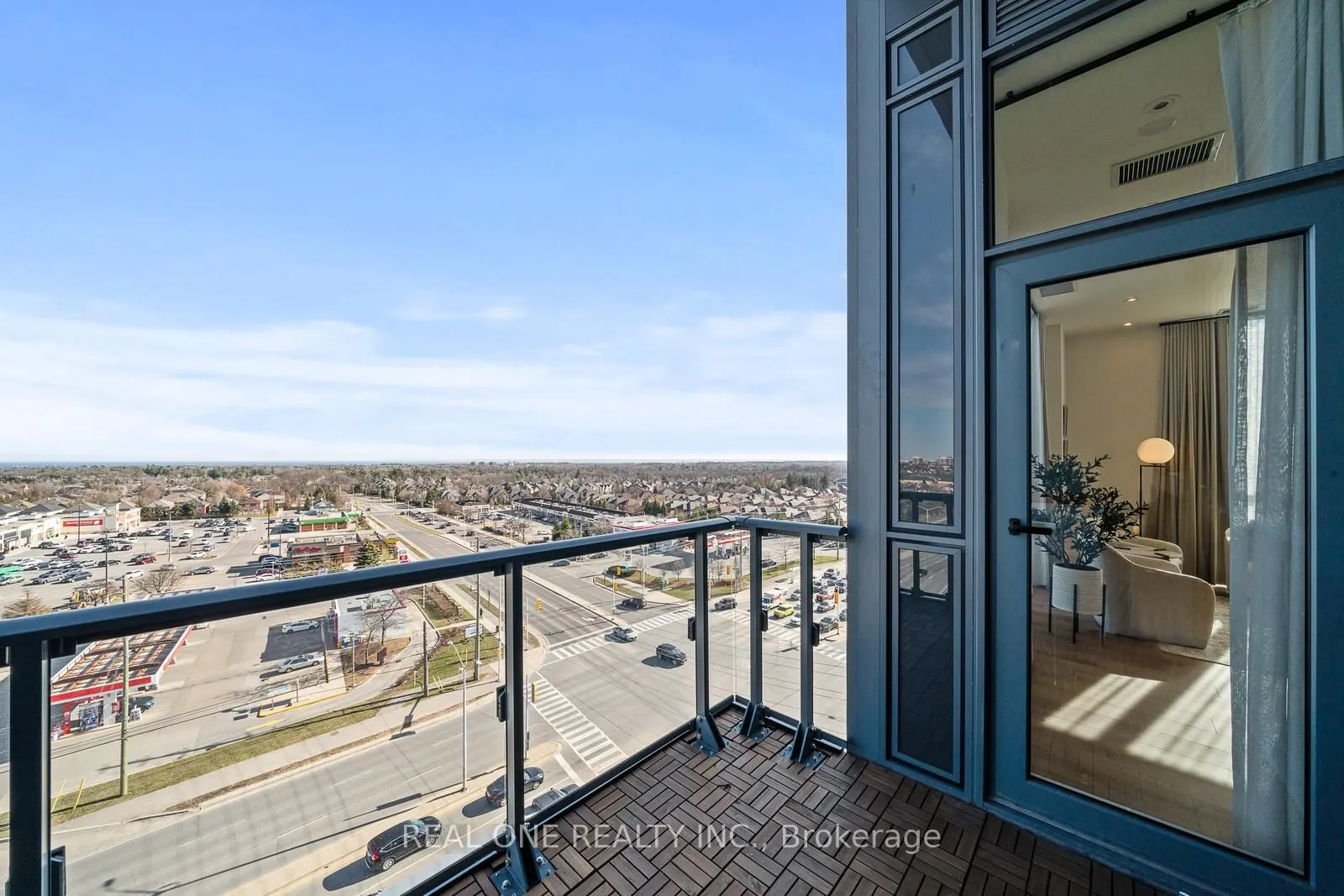 509 Dundas Street W, #814