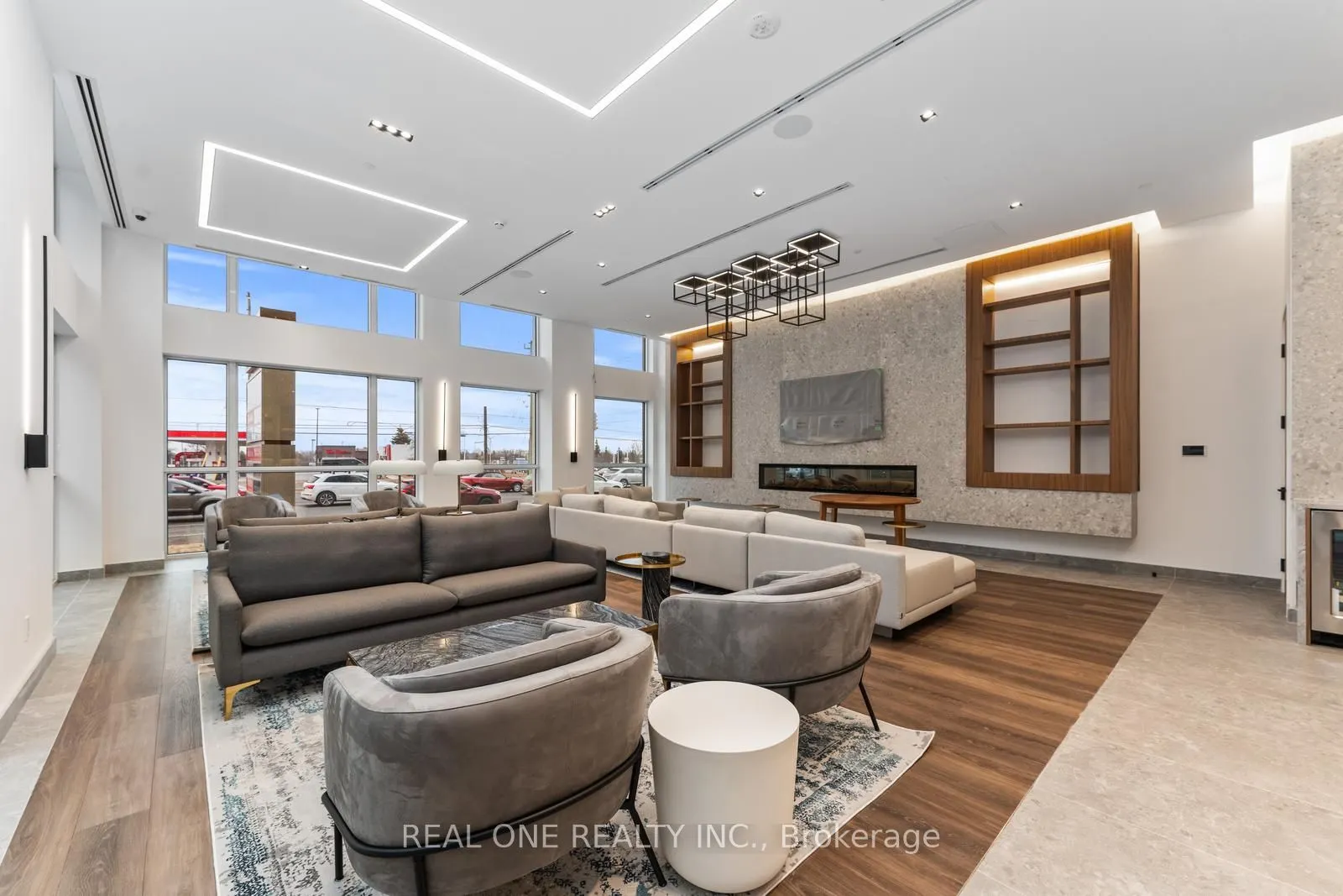 509 Dundas Street W, #814