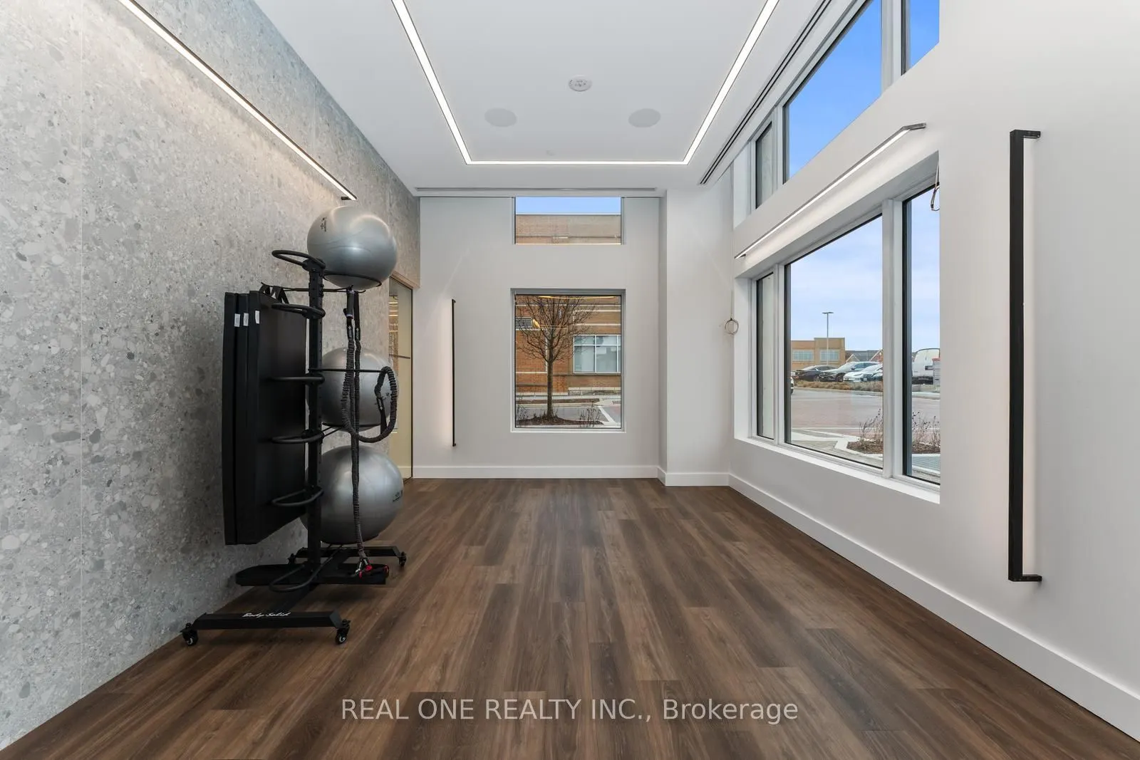 509 Dundas Street W, #814