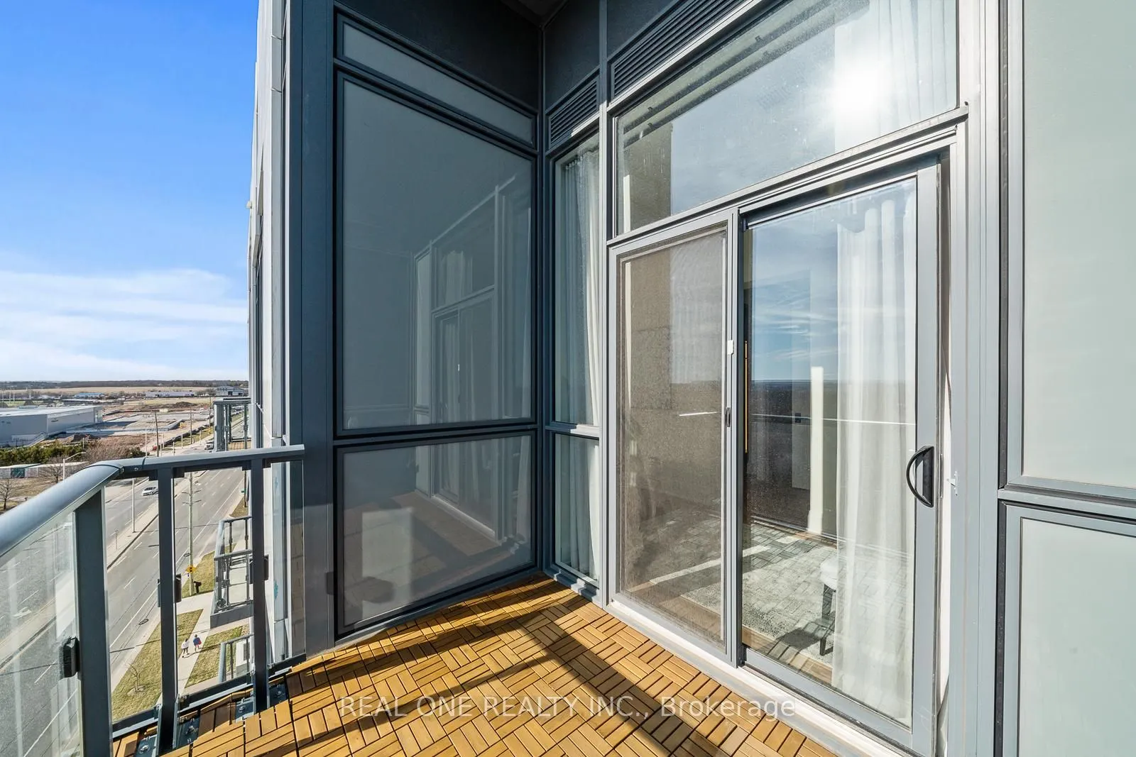 509 Dundas Street W, #814