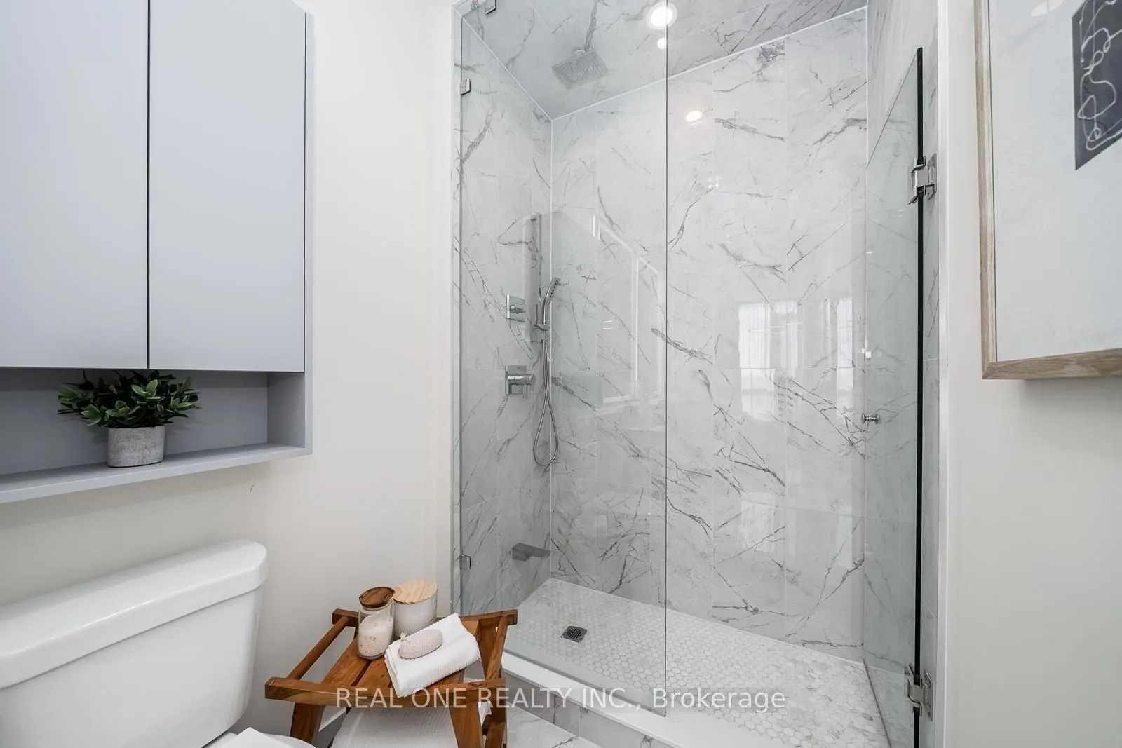 509 Dundas Street W, #814