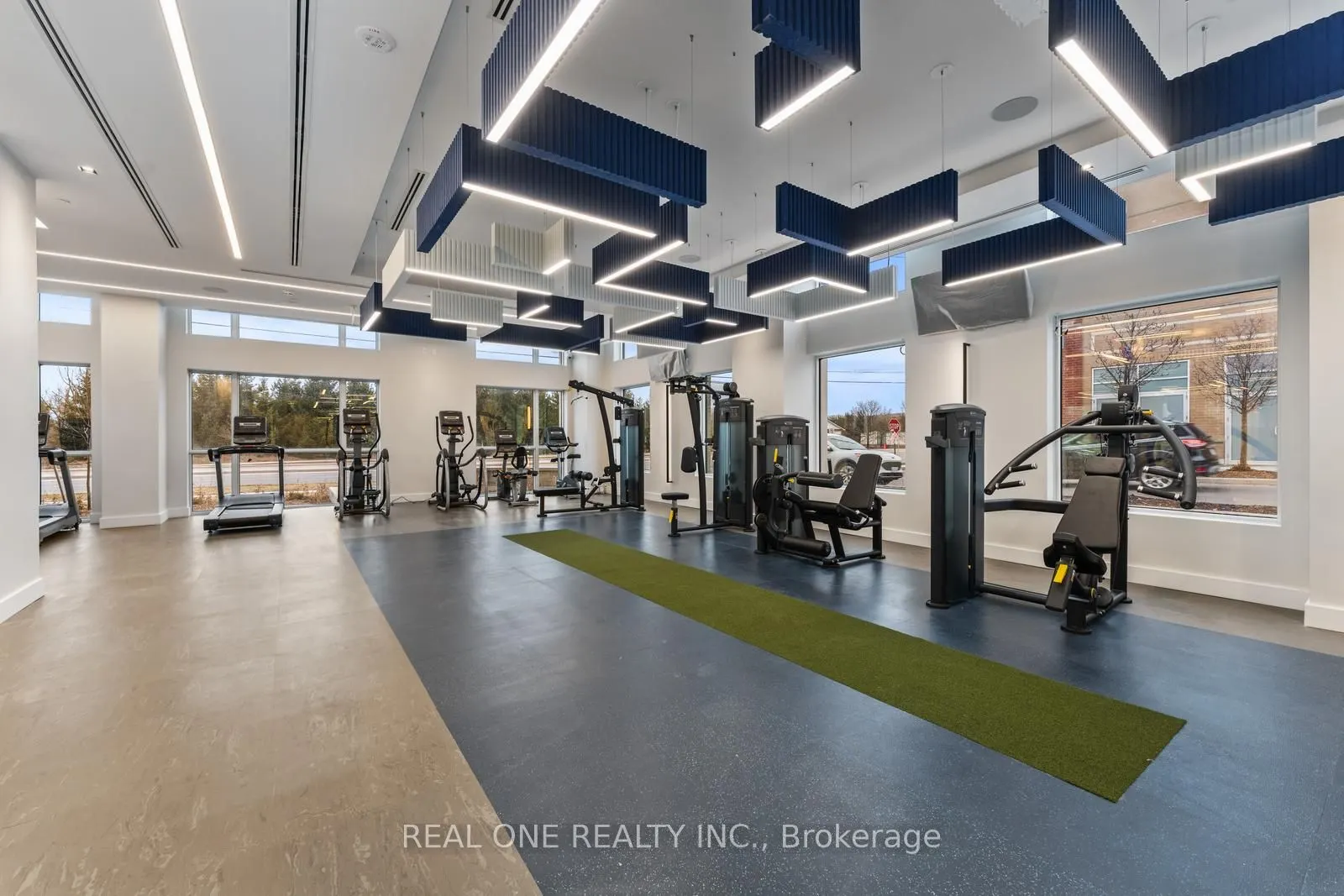 509 Dundas Street W, #814