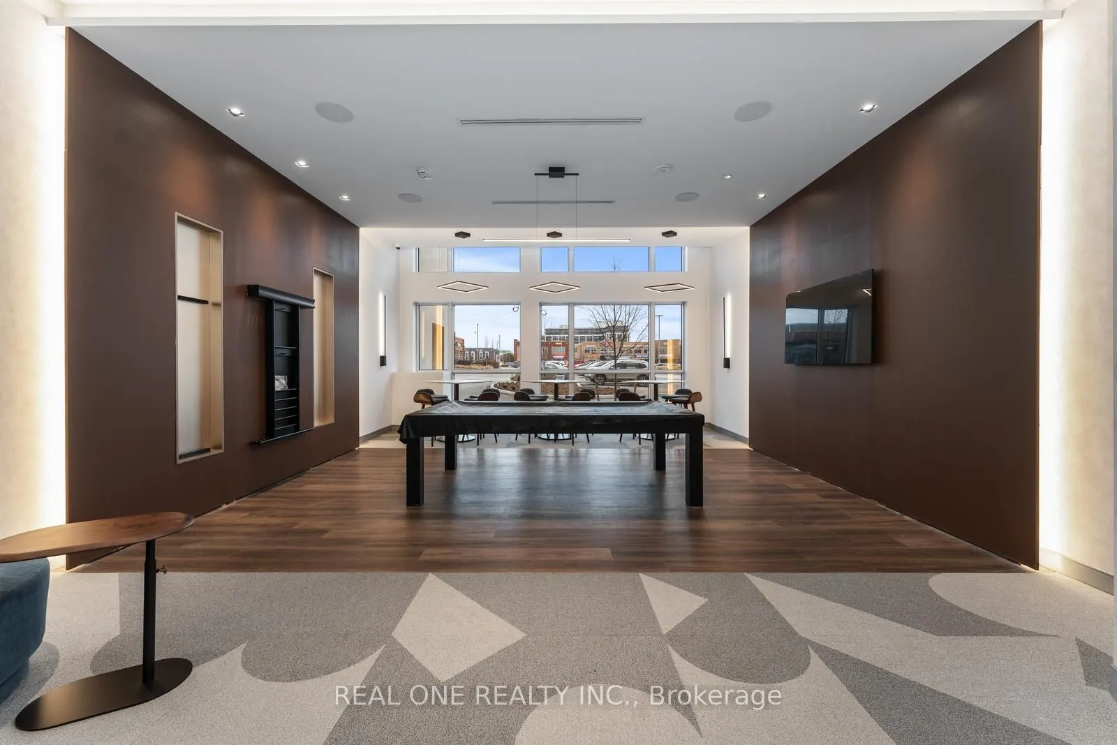 509 Dundas Street W, #814