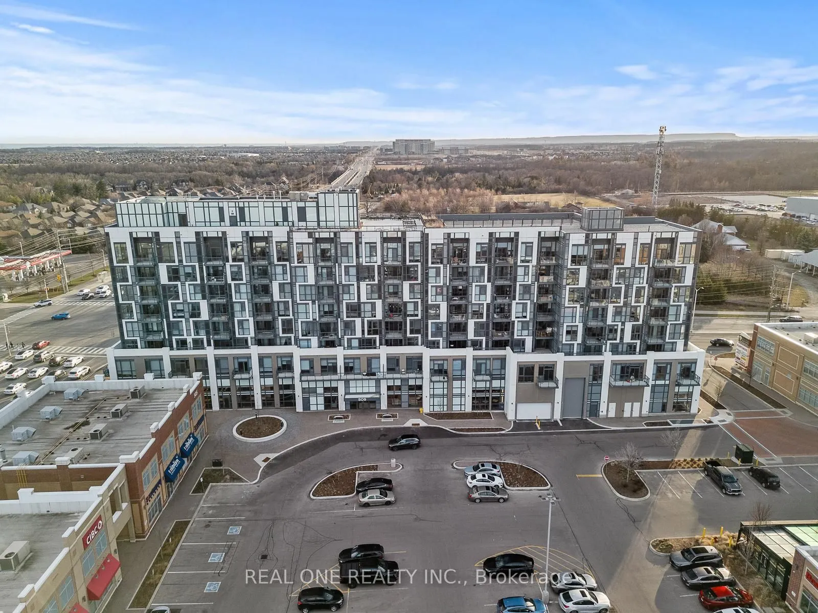 509 Dundas Street W, #814