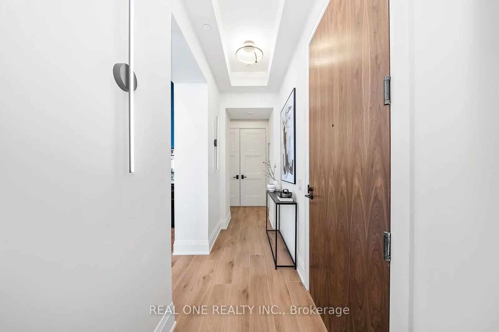 509 Dundas Street W, #814