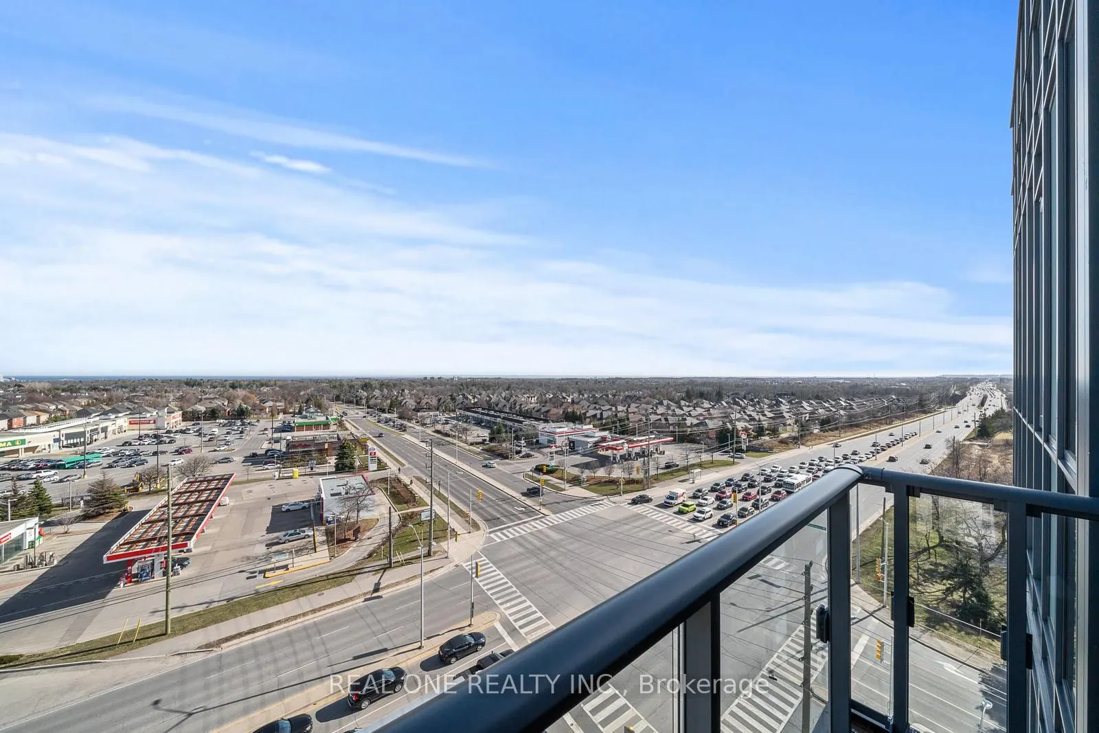 509 Dundas Street W, #814