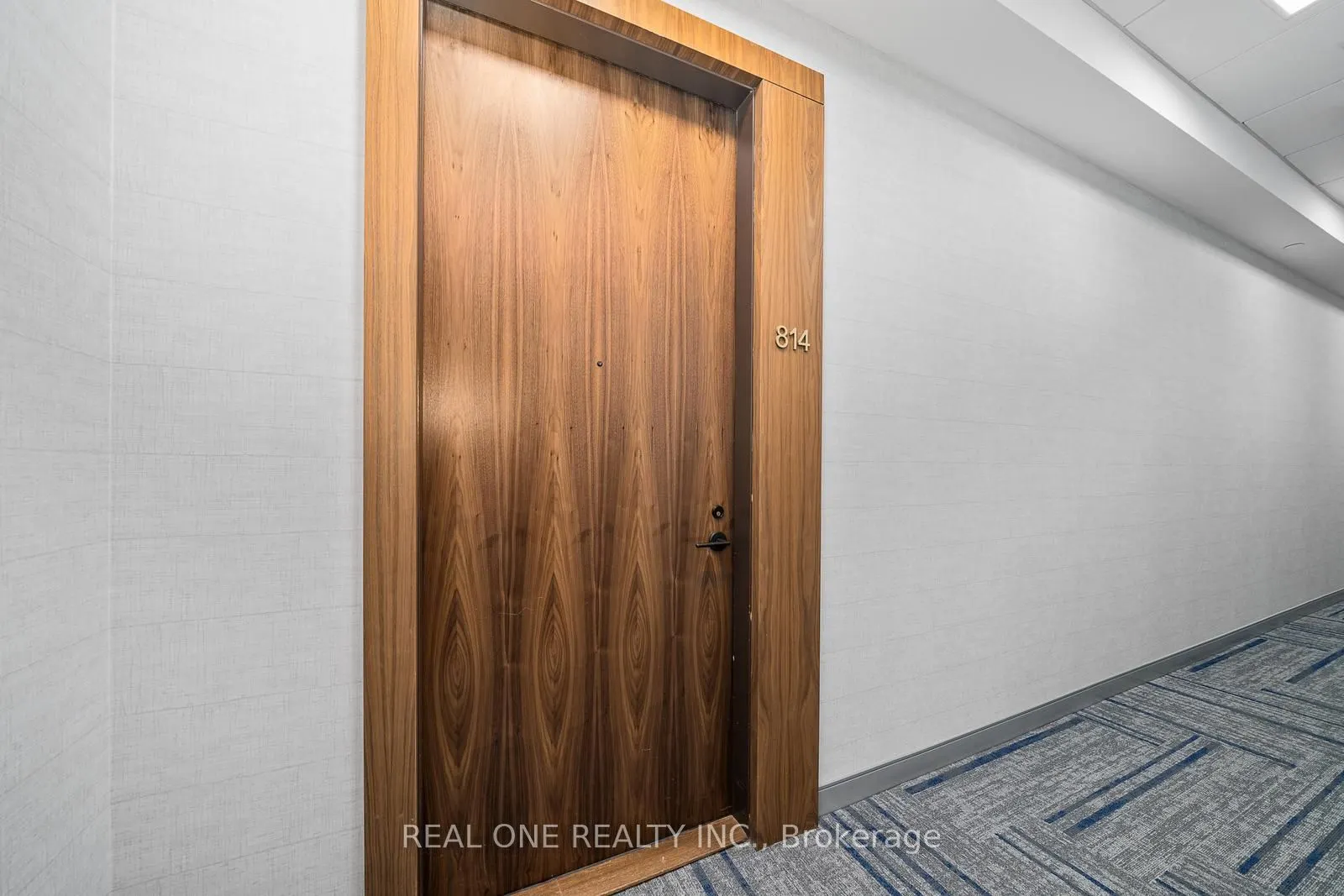 509 Dundas Street W, #814