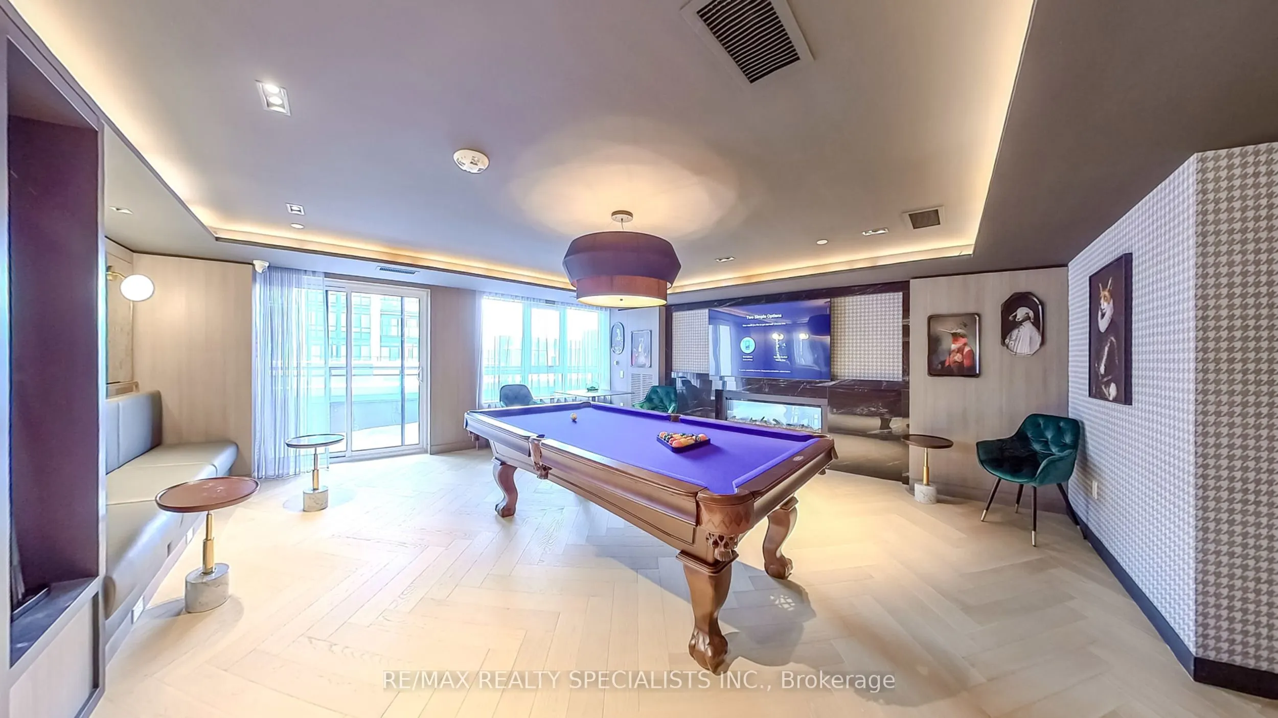 395 Dundas Street W, #404