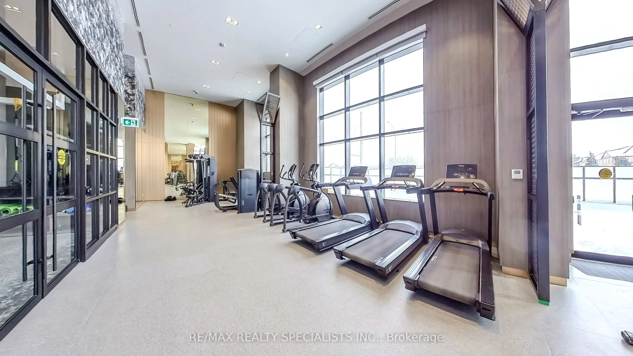 395 Dundas Street W, #404