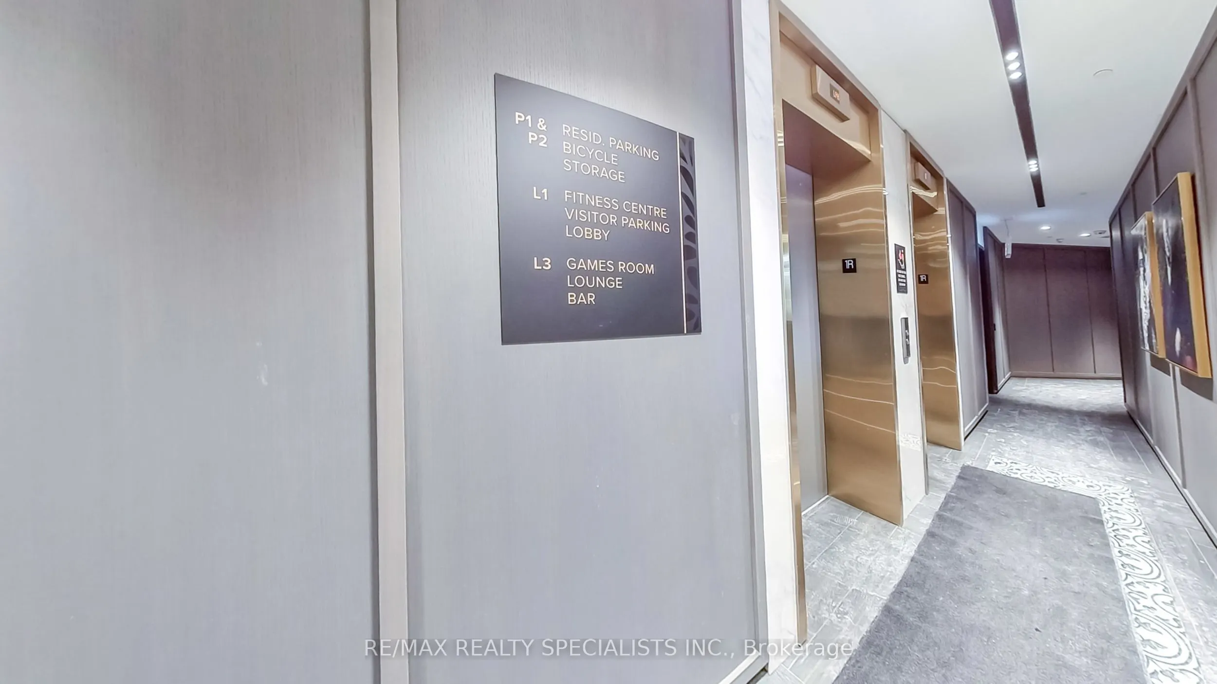 395 Dundas Street W, #404