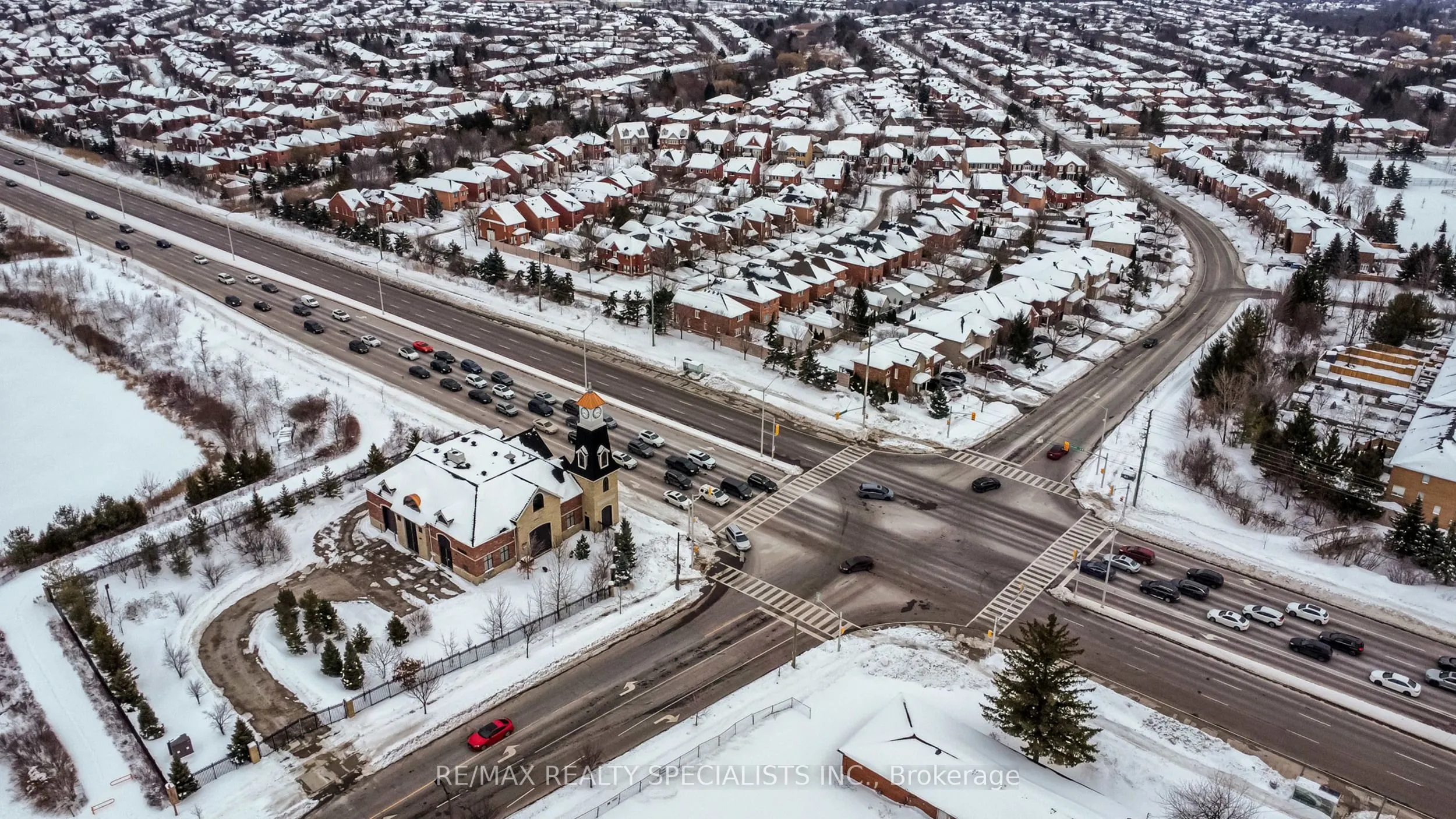 395 Dundas Street W, #404