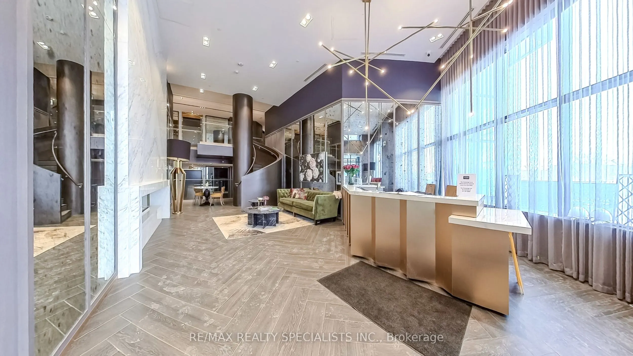 395 Dundas Street W, #404