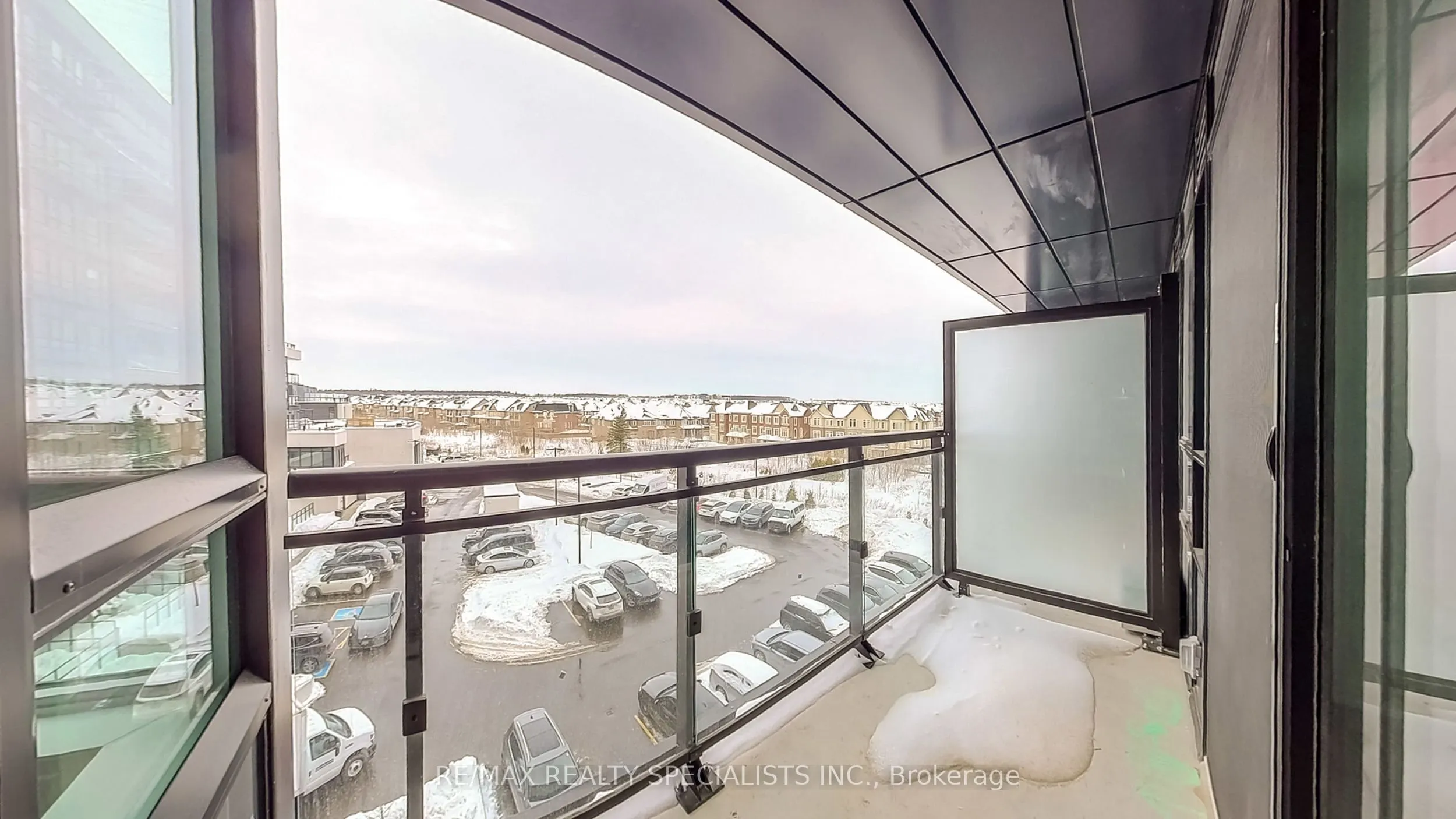 395 Dundas Street W, #404