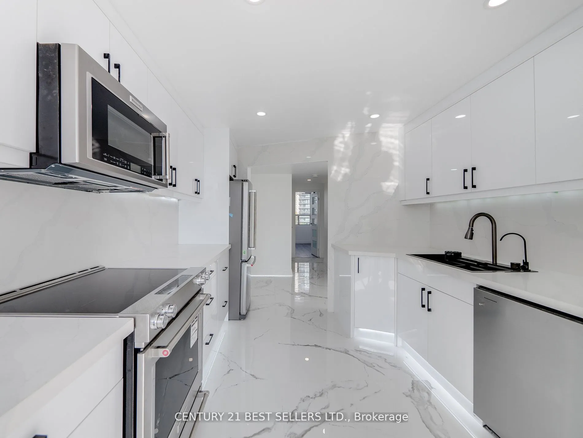 3650 Kaneff Crescent, #601