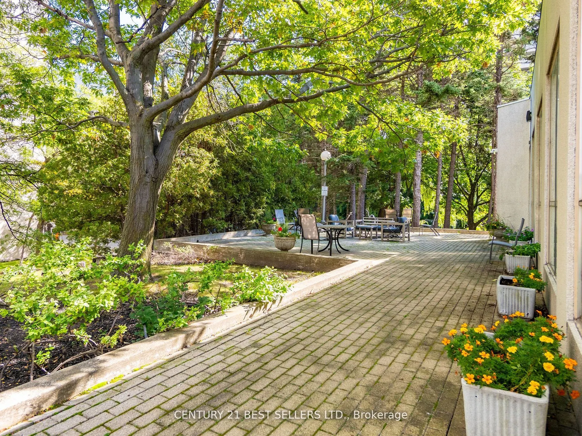 3650 Kaneff Crescent, #601