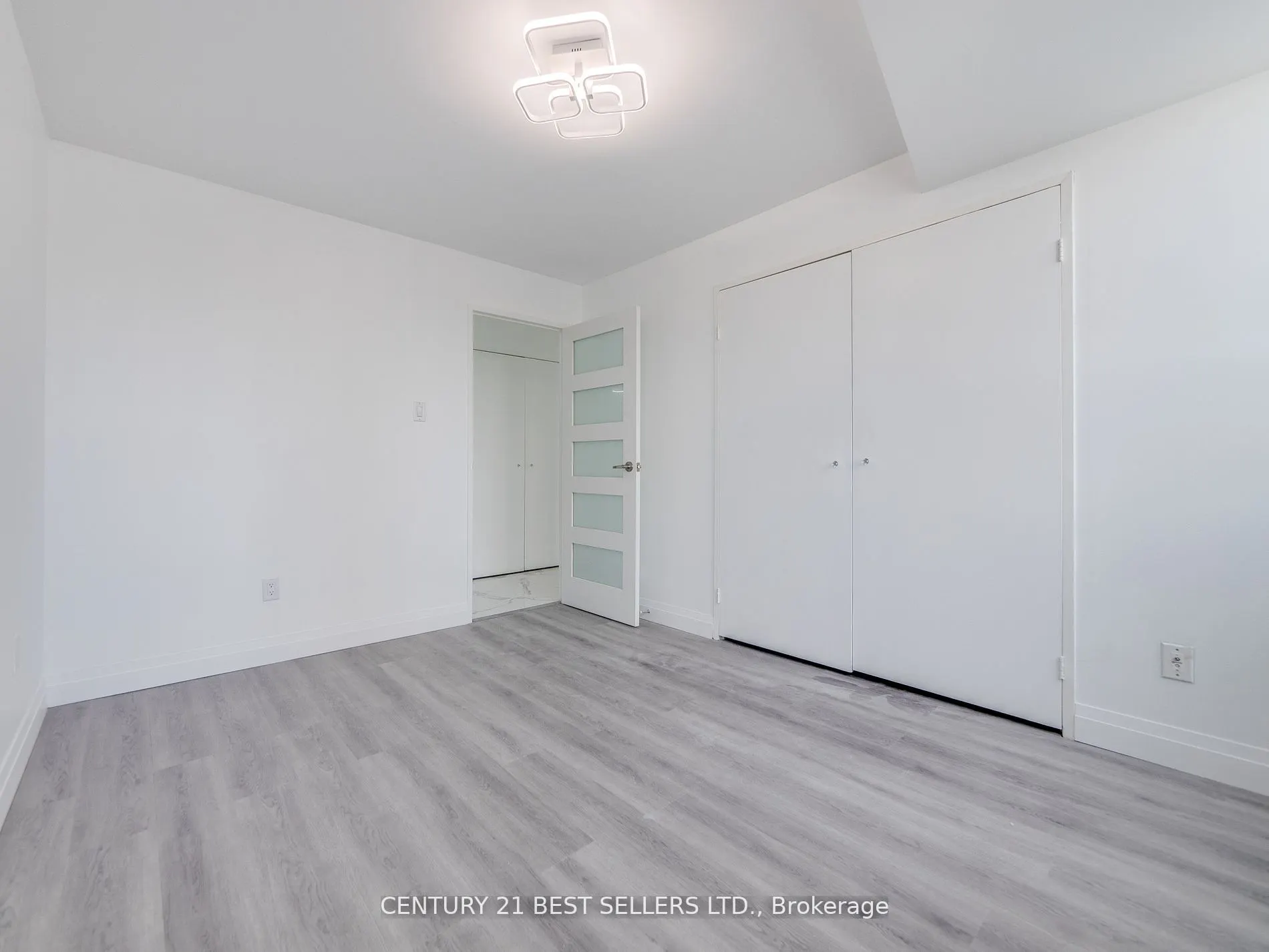 3650 Kaneff Crescent, #601