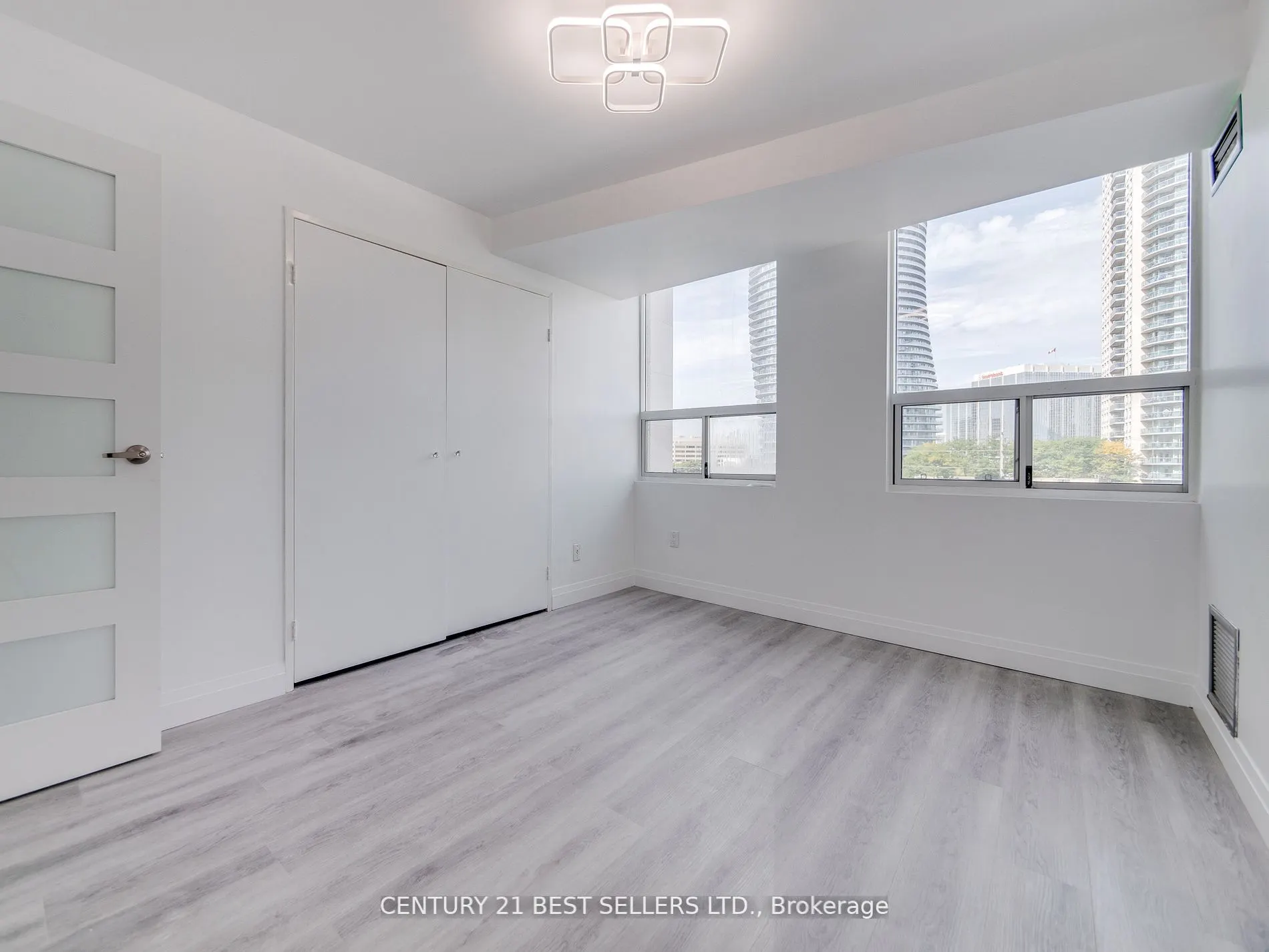 3650 Kaneff Crescent, #601