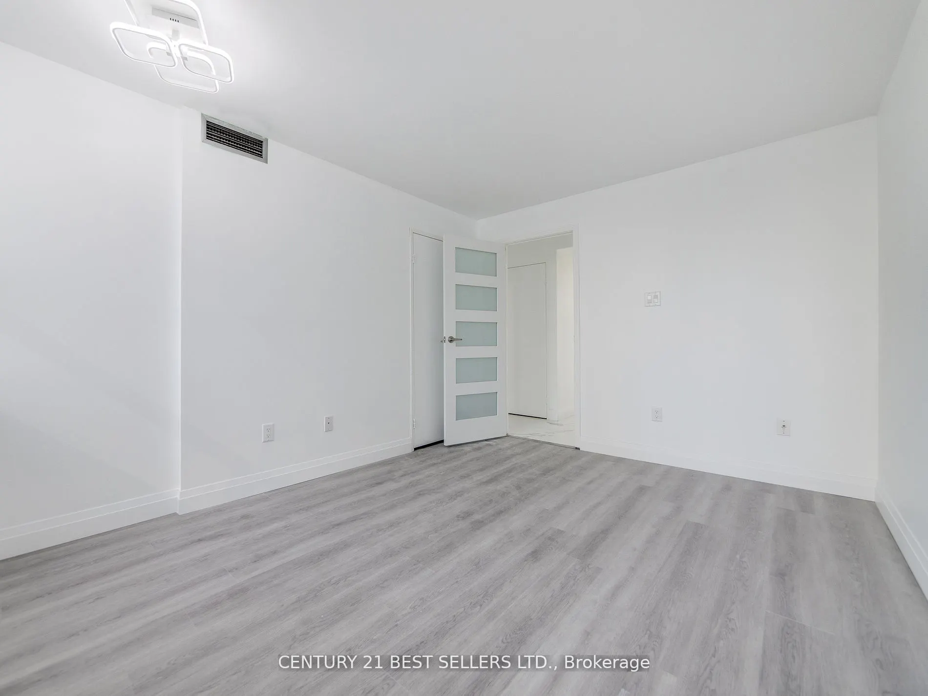 3650 Kaneff Crescent, #601