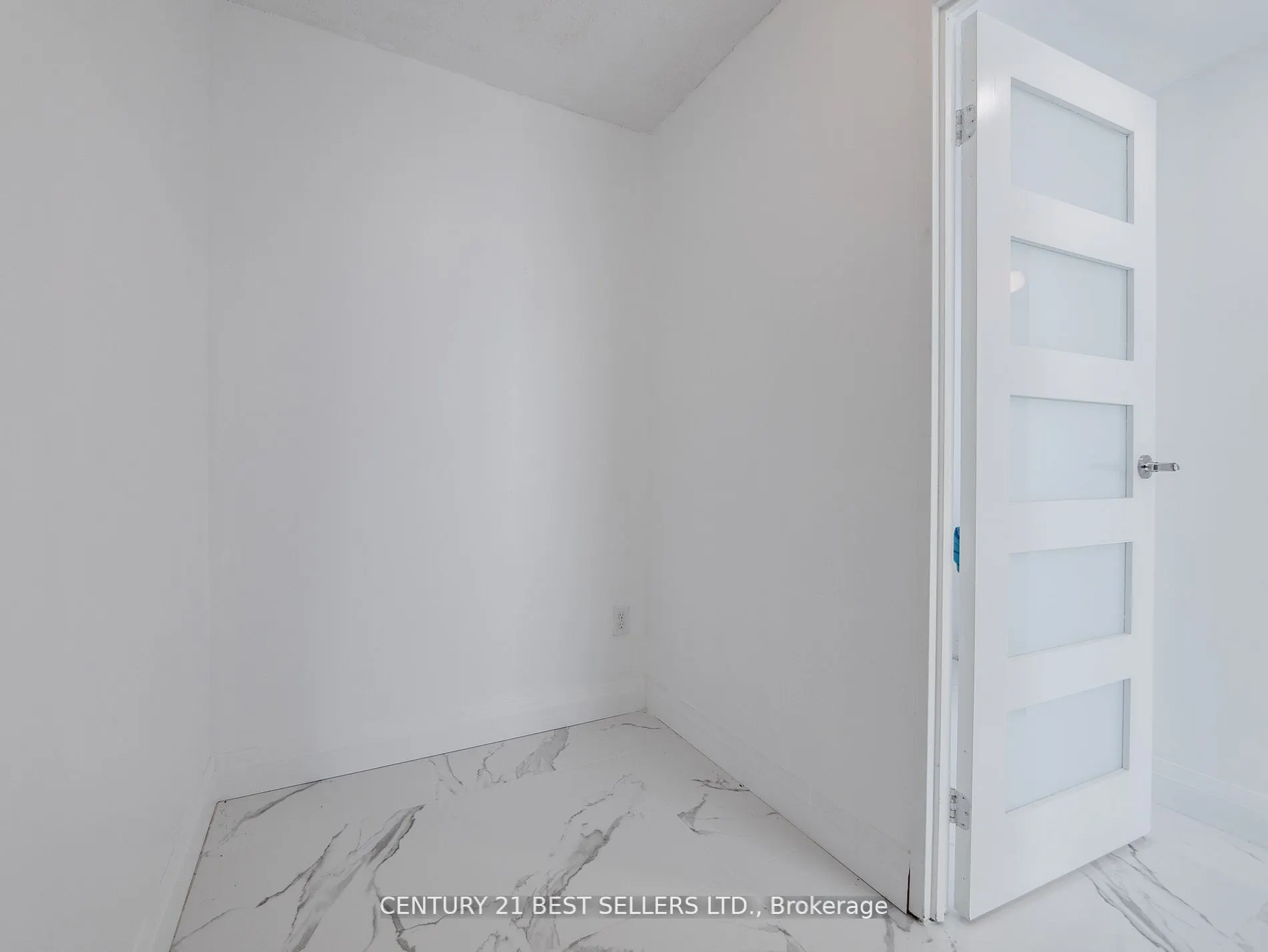 3650 Kaneff Crescent, #601